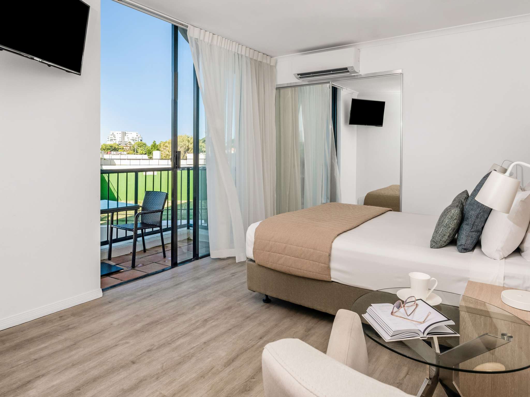 Studio Queen Size Bed