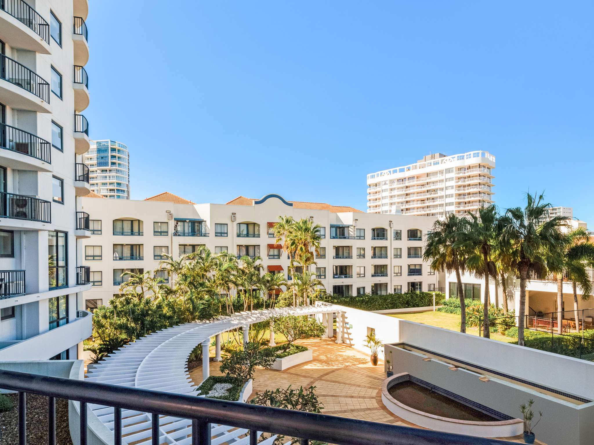 Studio Queen Size Bed