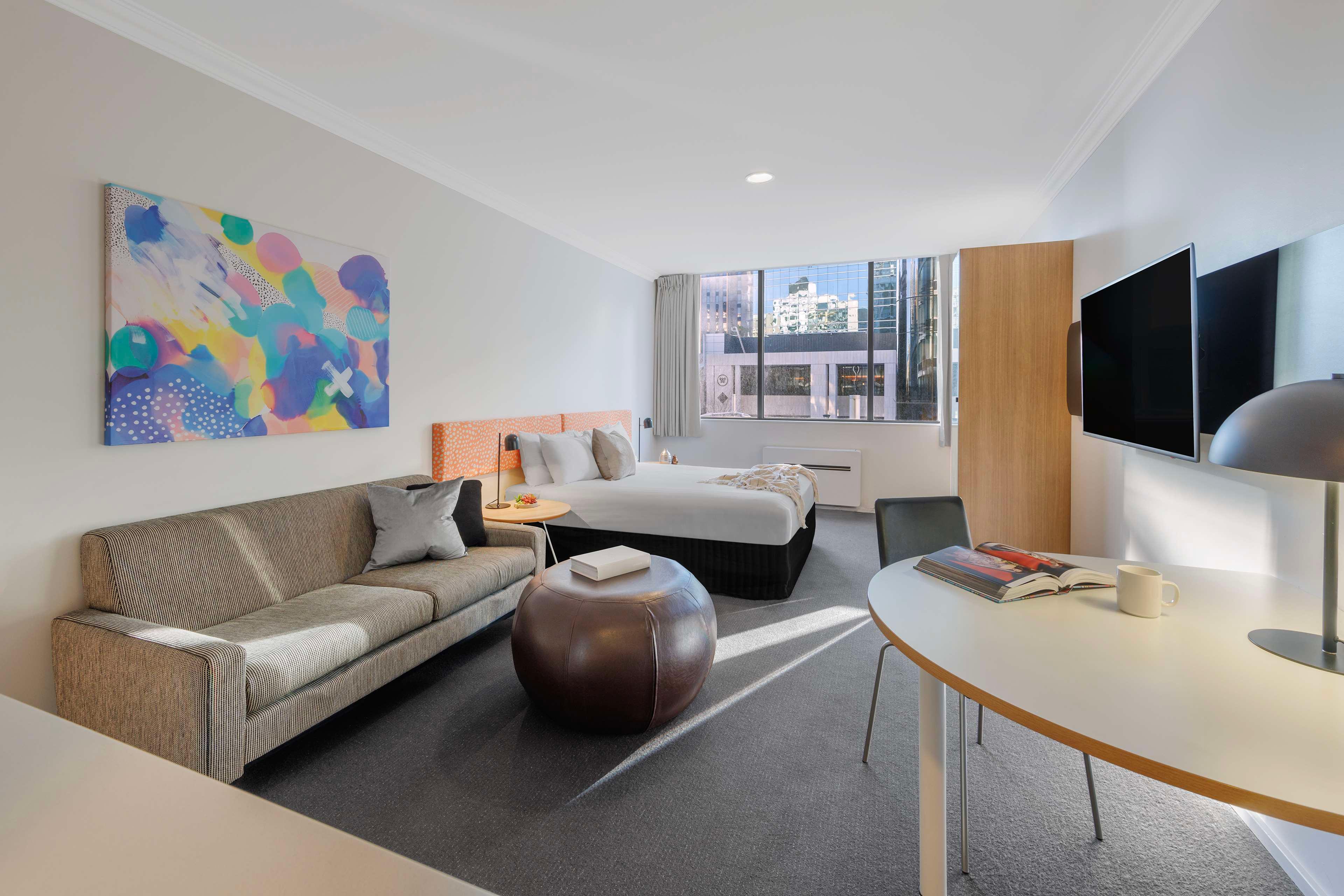 Studio City View Queen Bed