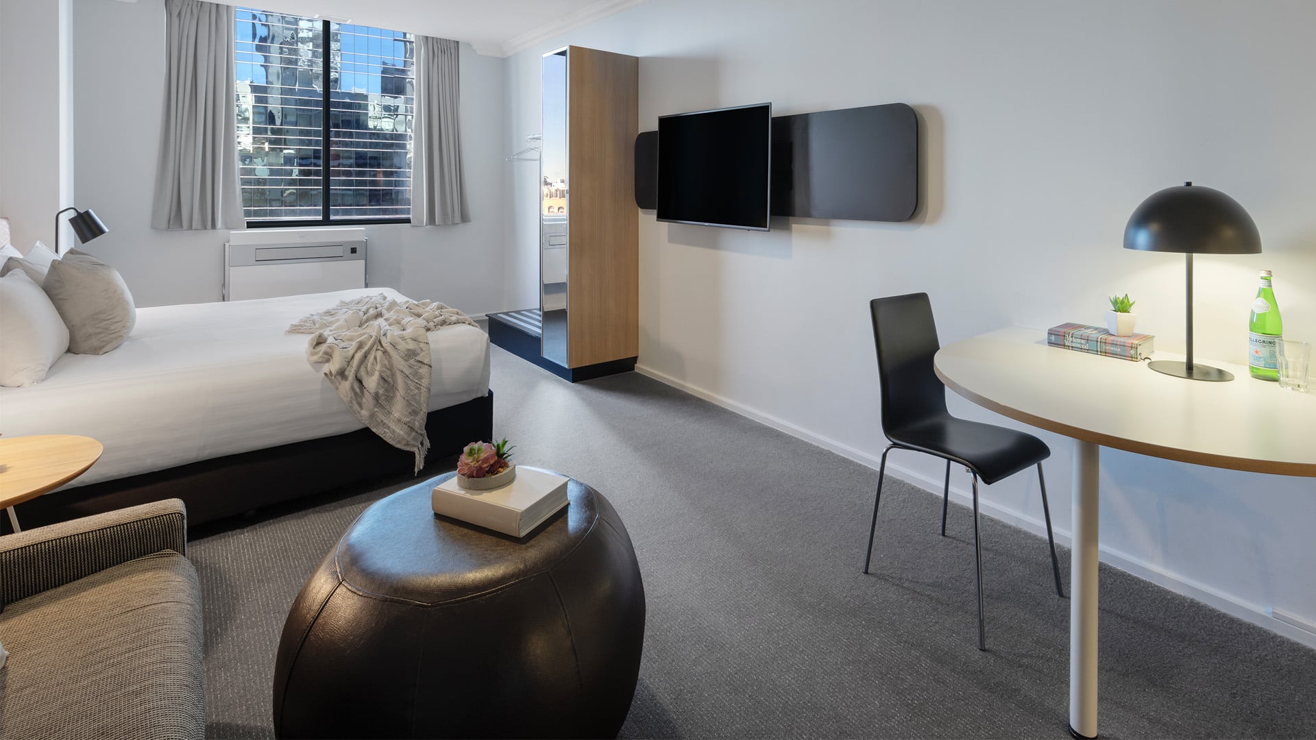 Studio City View Queen Bed