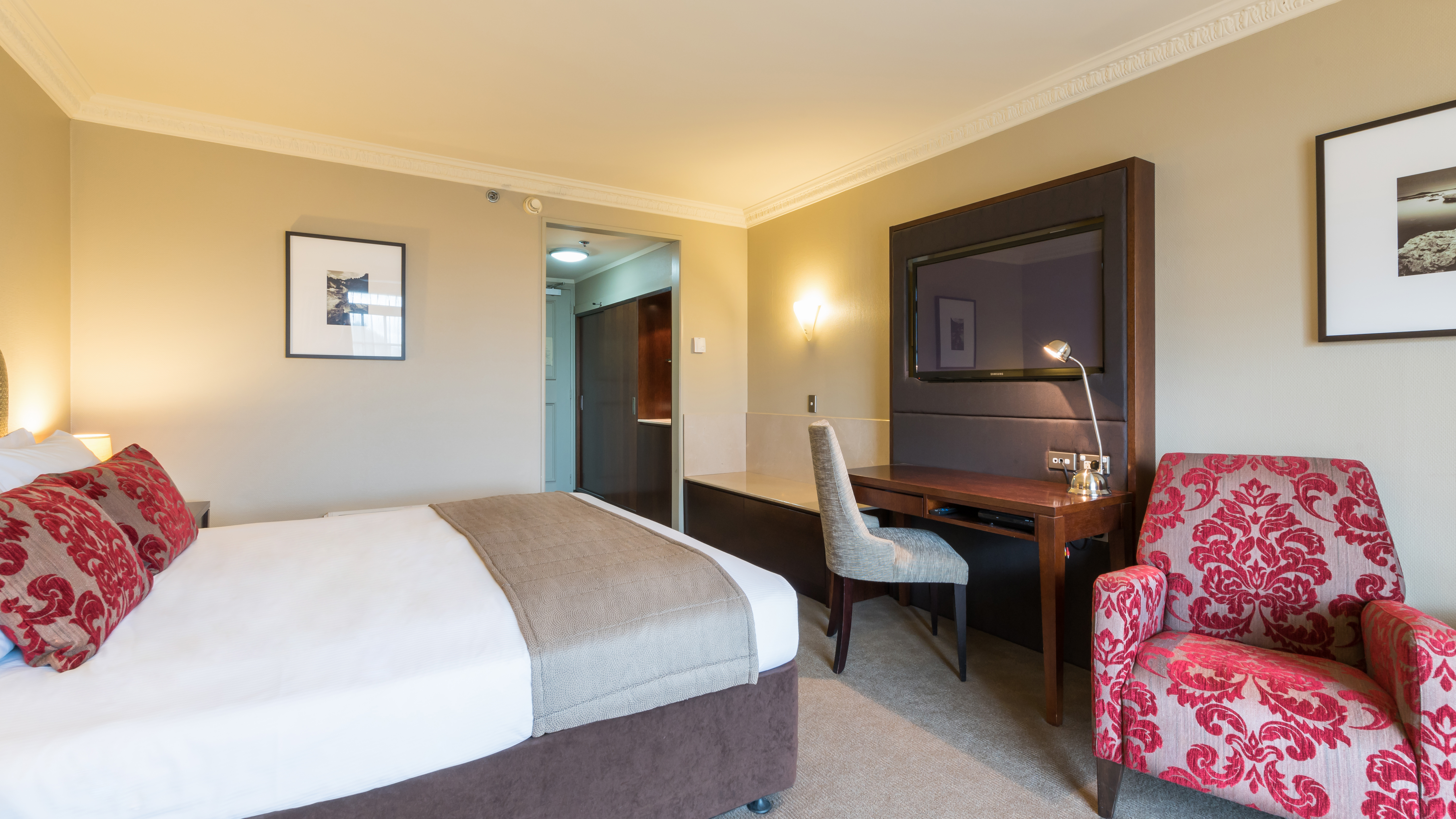 Double Deluxe King Bed