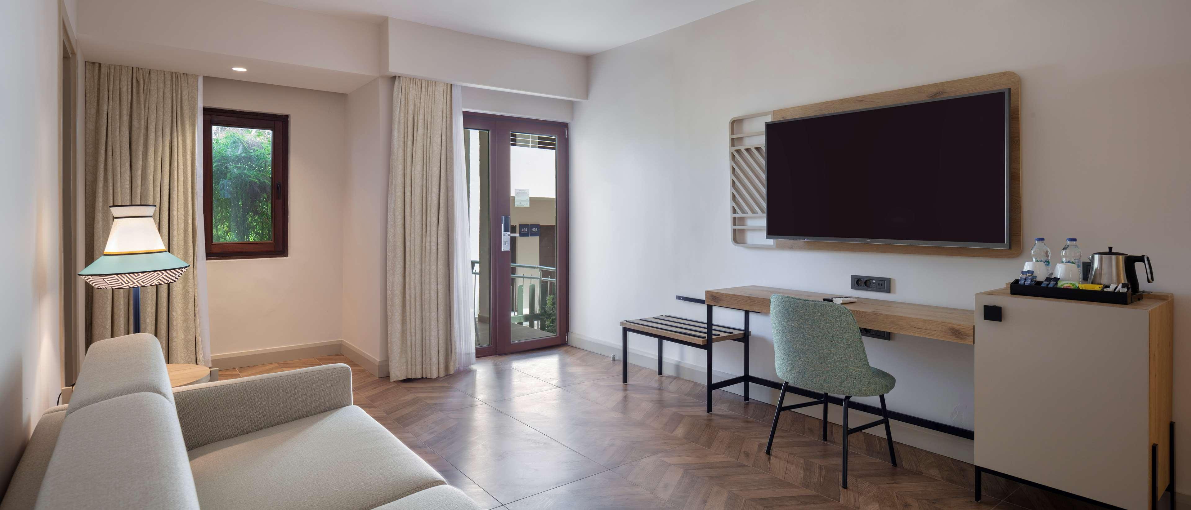 Family Room Guest Room King Bed