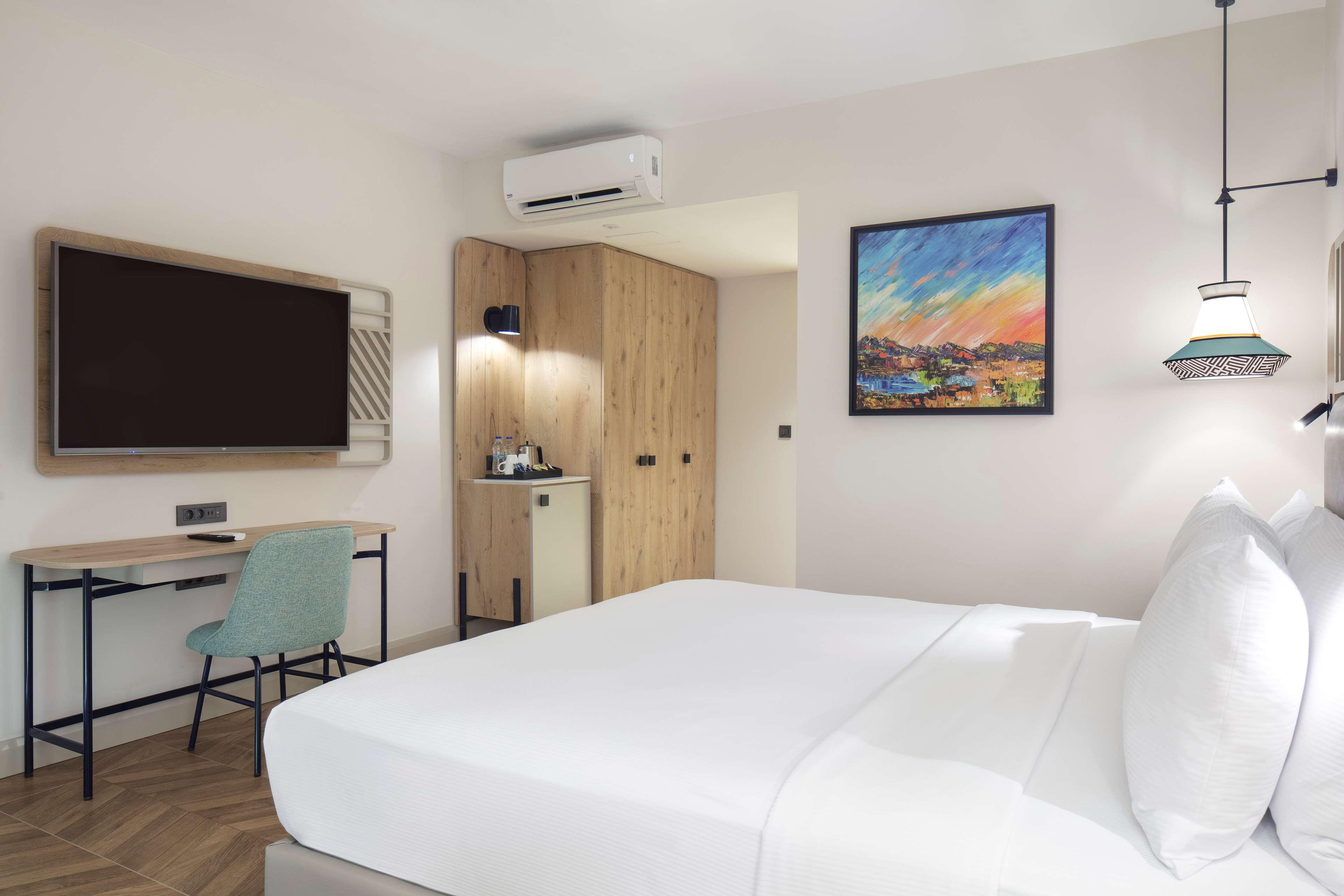 Double Deluxe King Bed