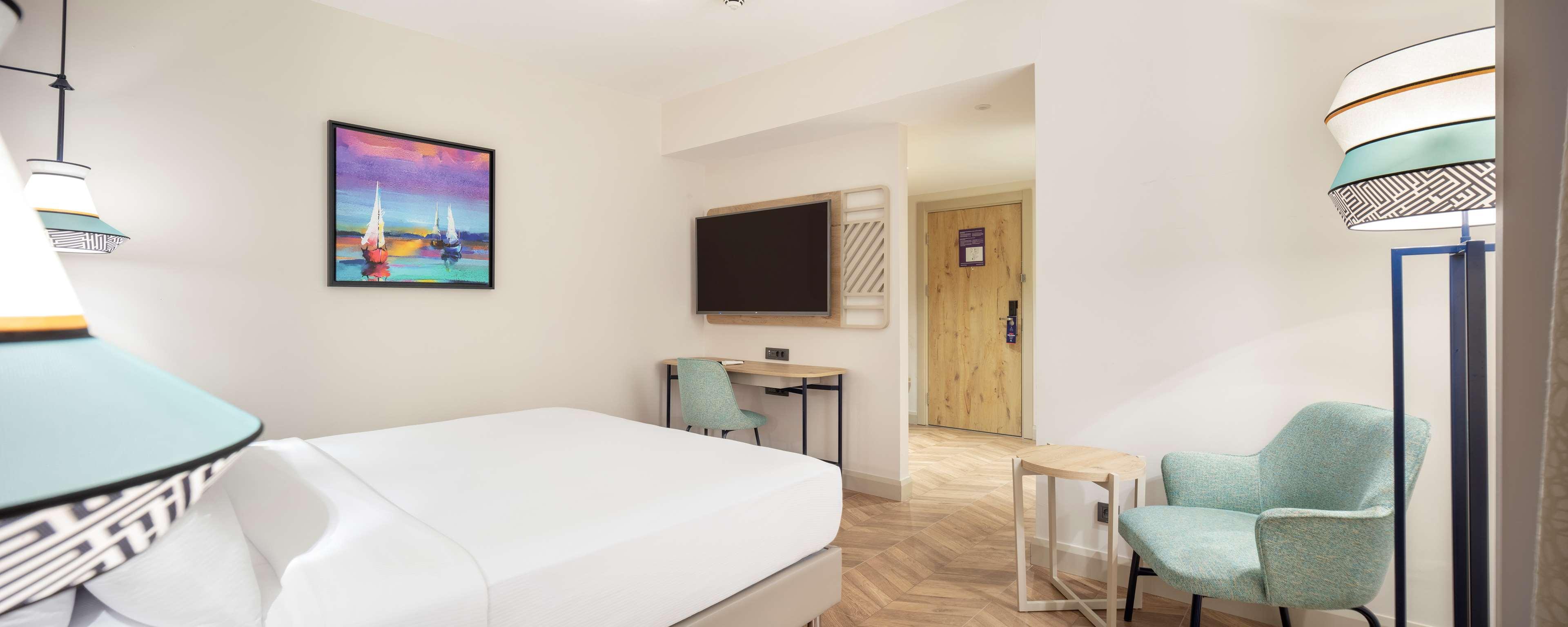 Double Deluxe King Bed