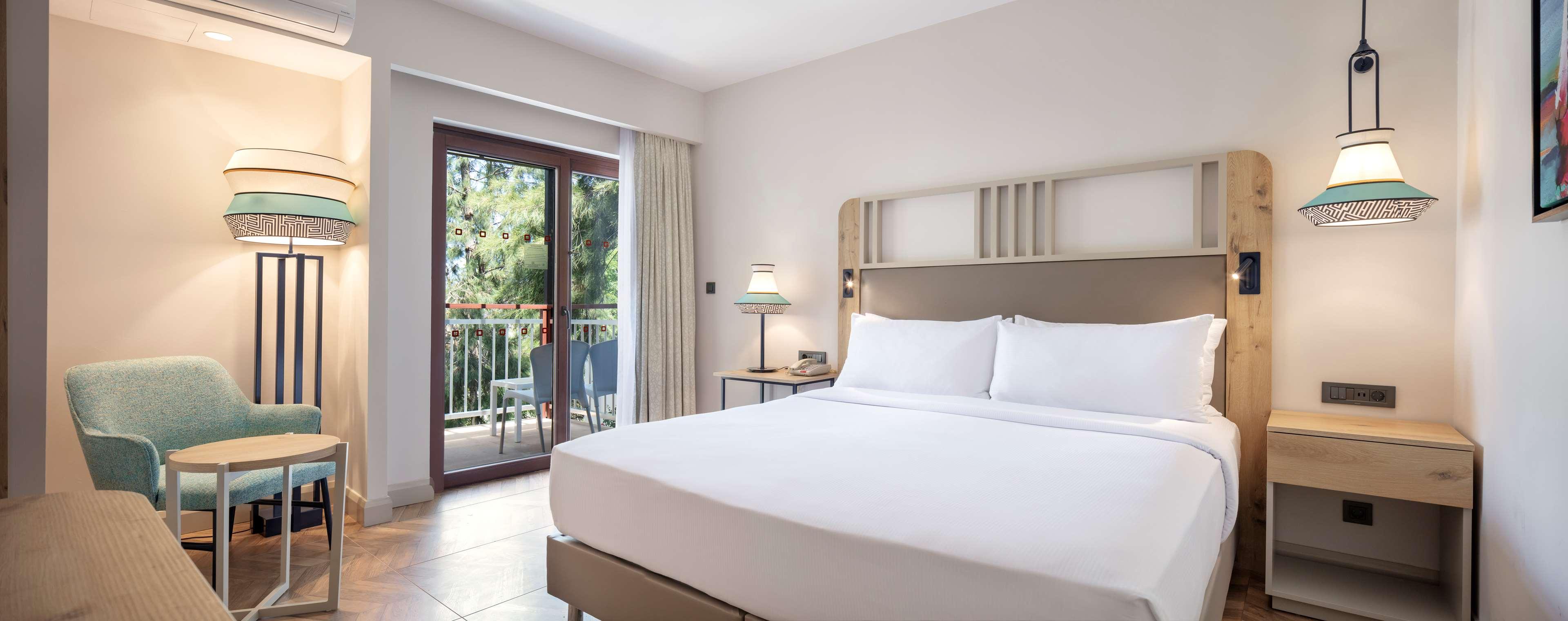 Double Deluxe King Bed