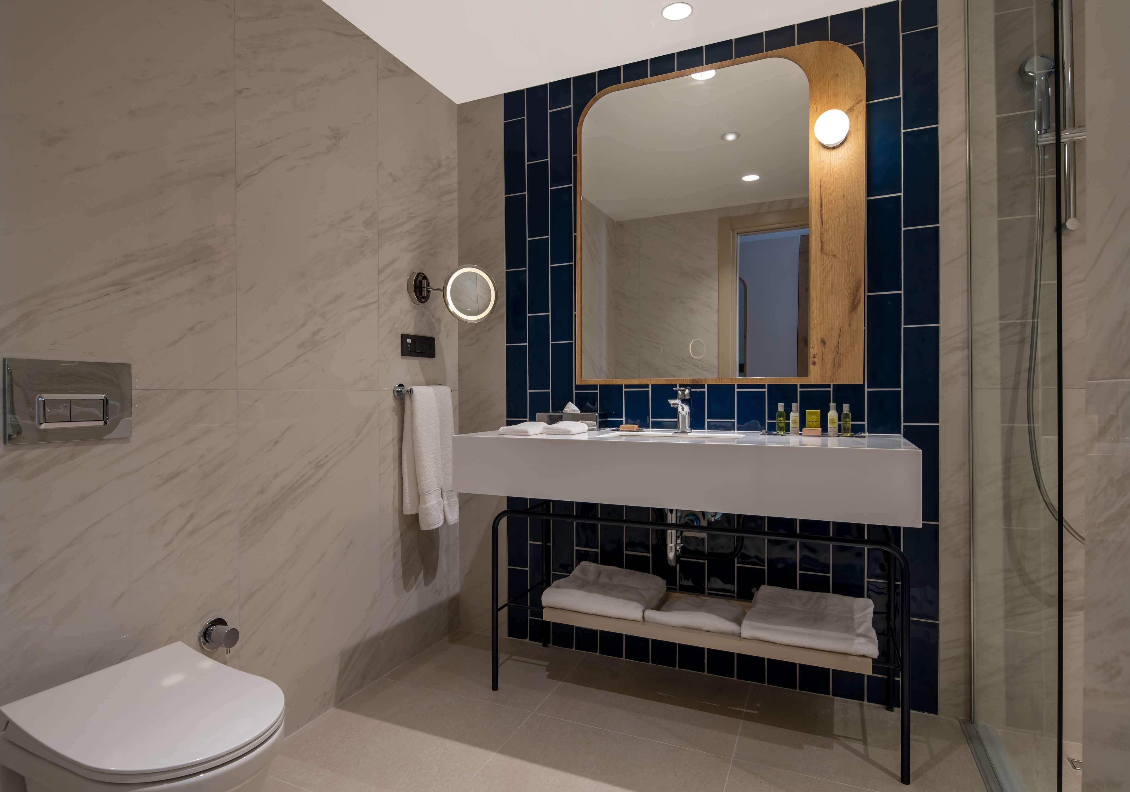 Double Deluxe King Bed