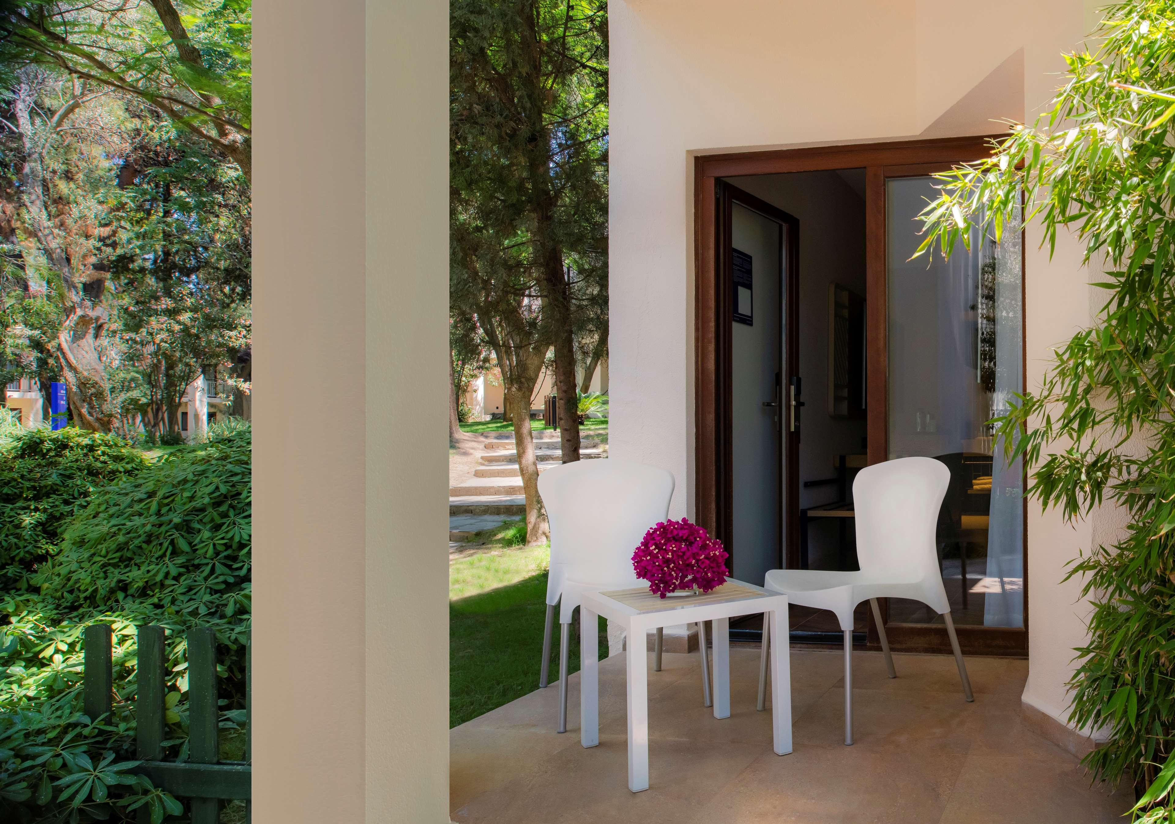 Family Room Guest Room King Bed