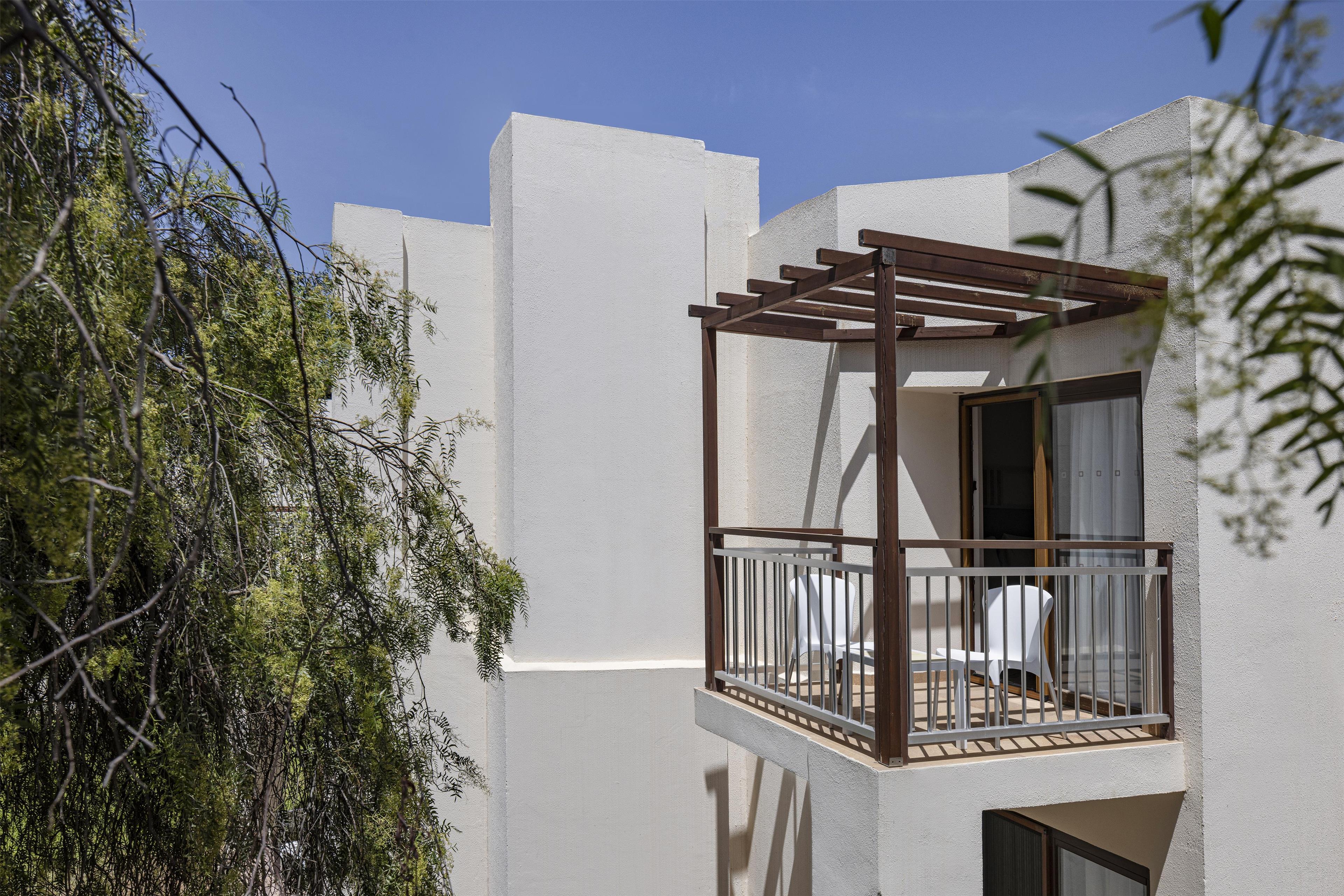 Double Deluxe King Bed