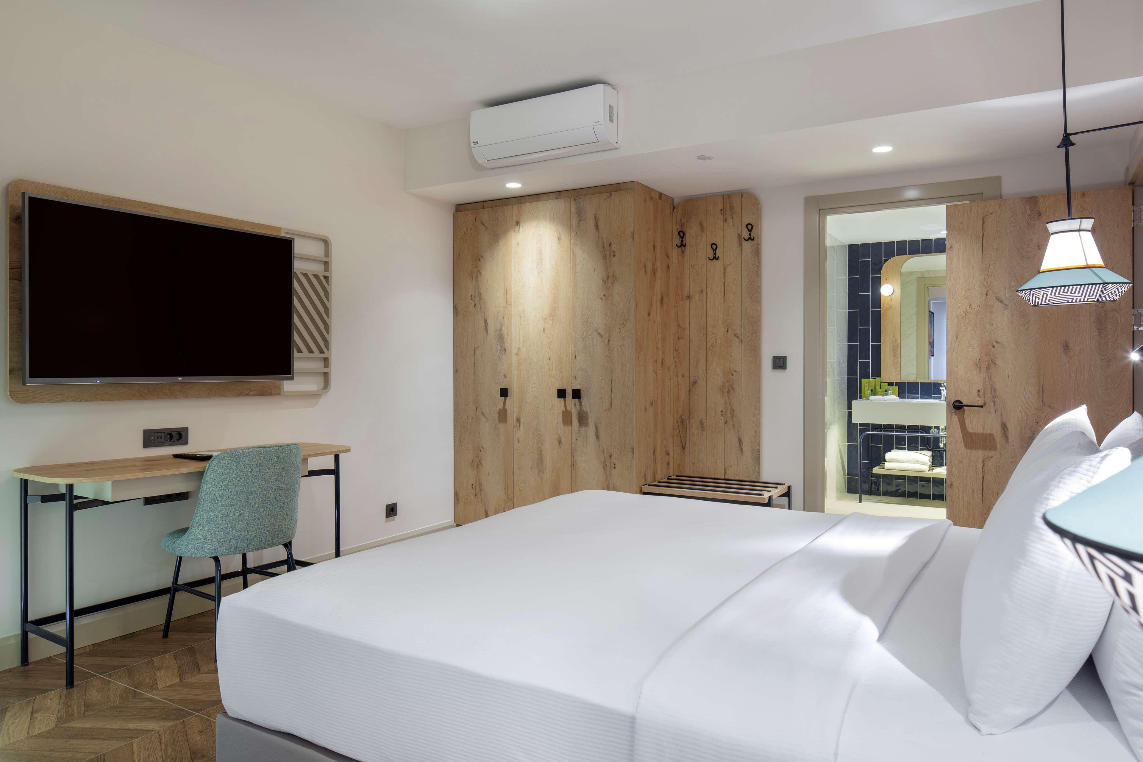 Suite One Bedroom with Views