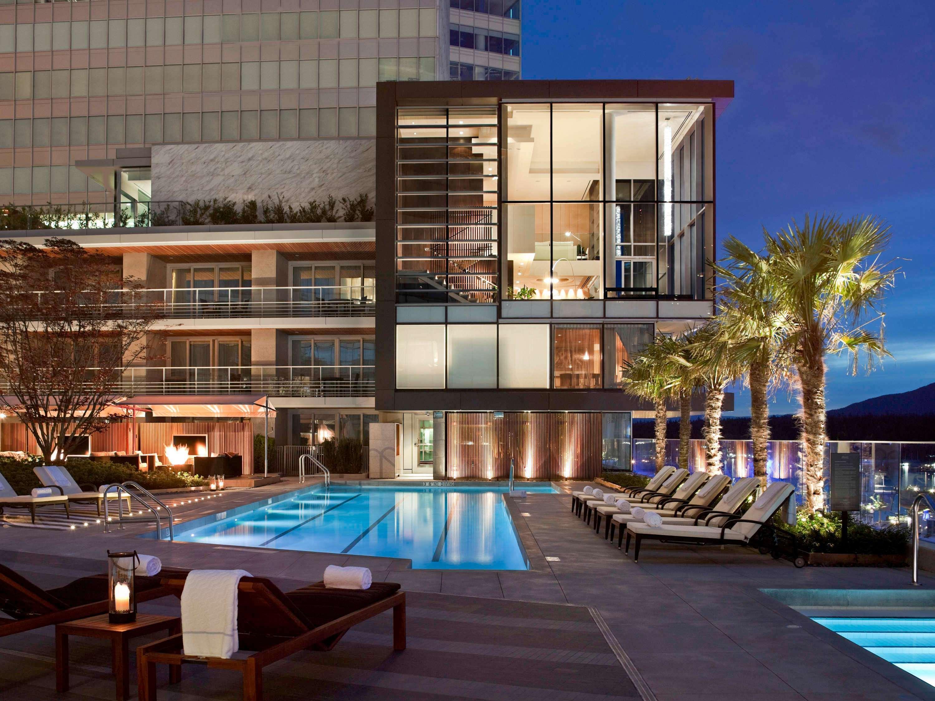 Suite Pool View King Bed