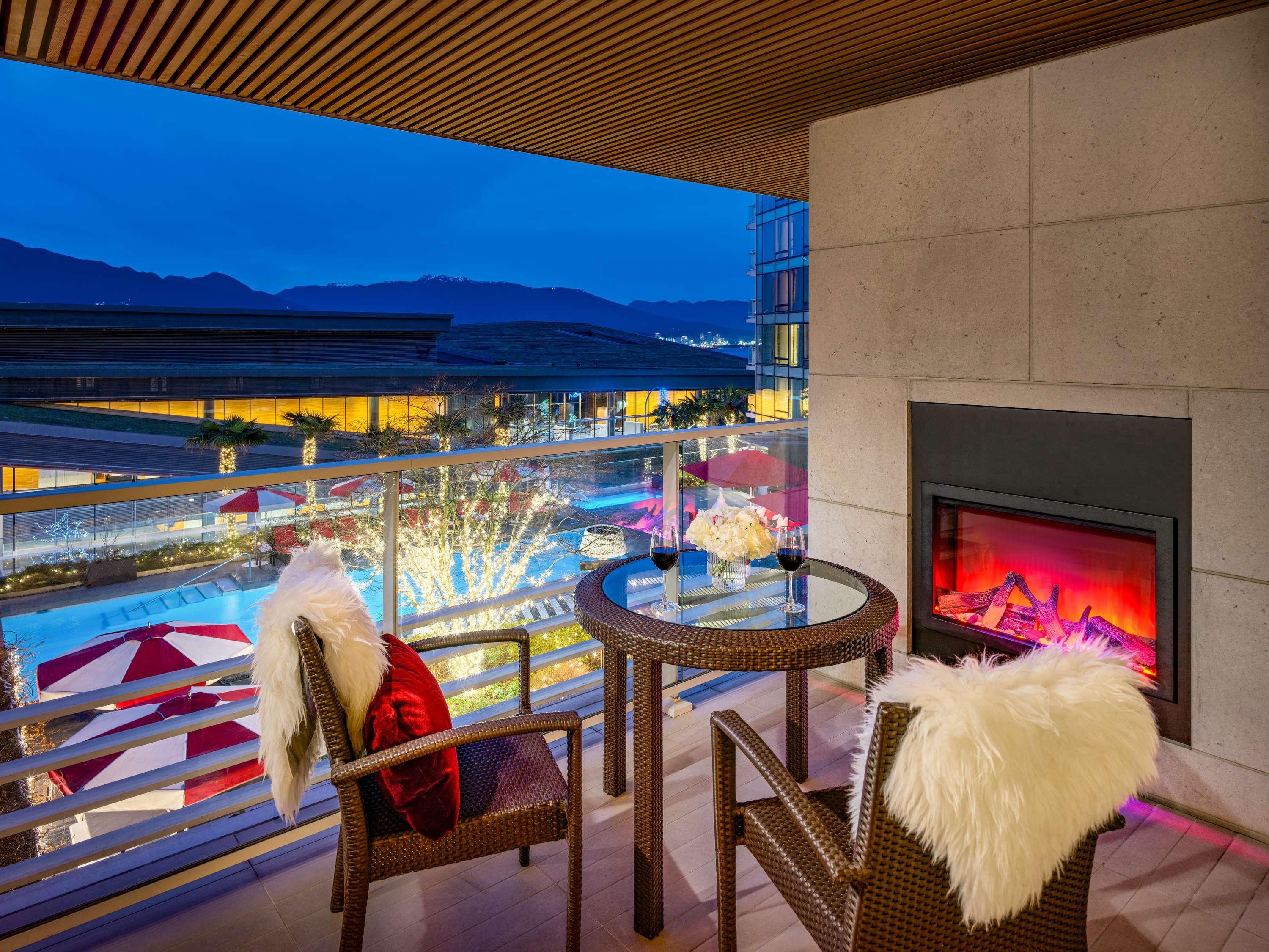 Suite Pool View King Bed