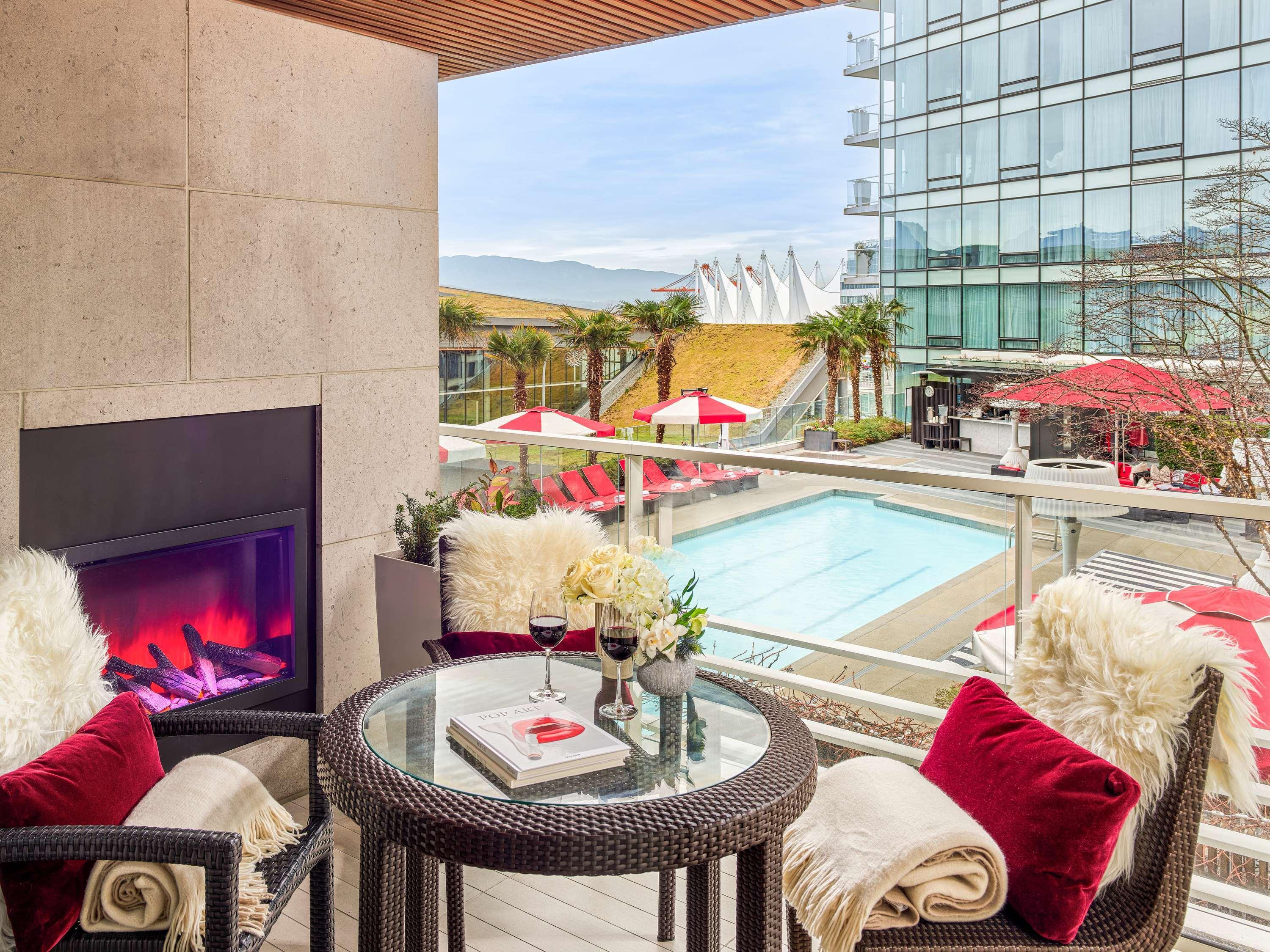 Double Deluxe Pool View