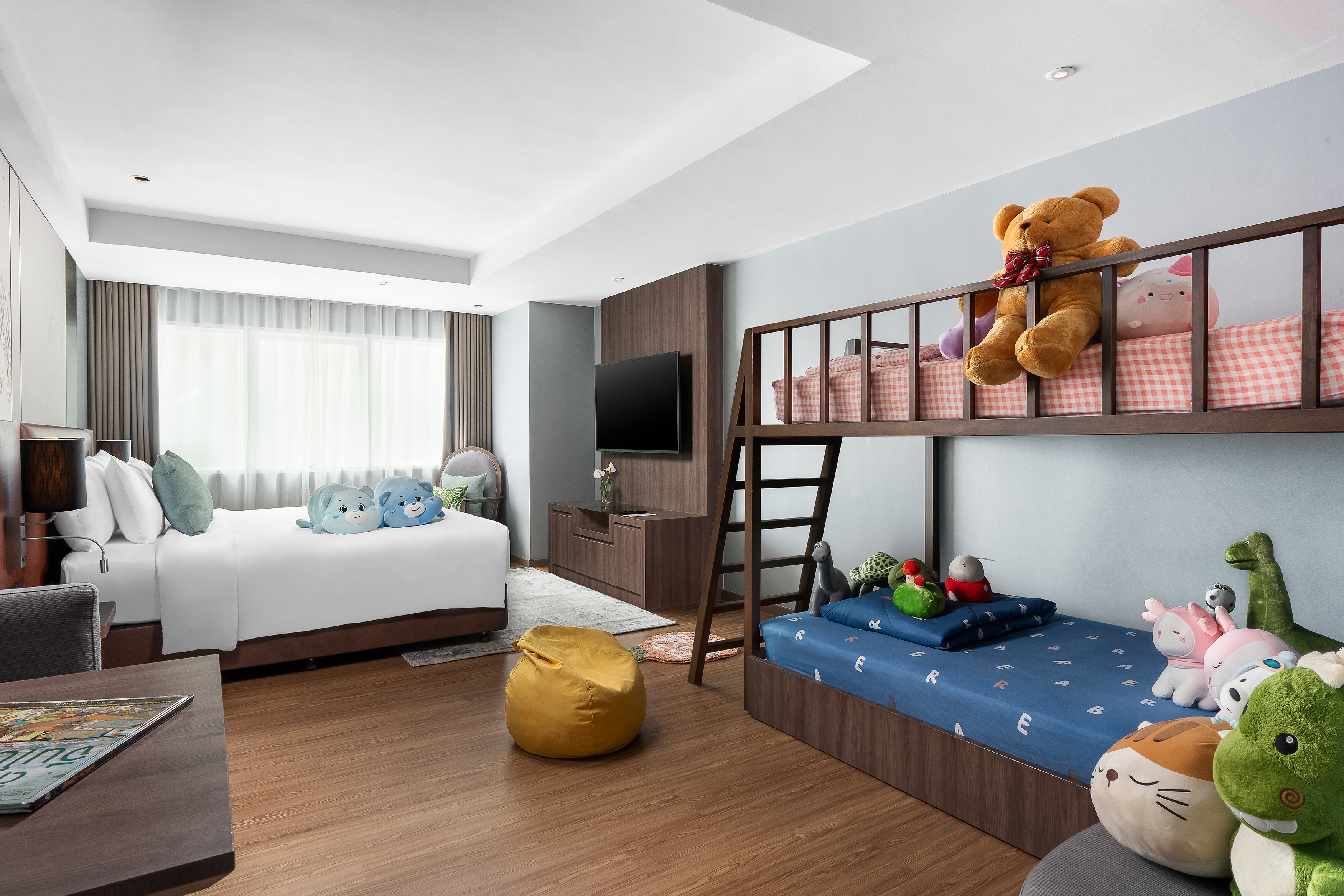 Studio King Size Bed