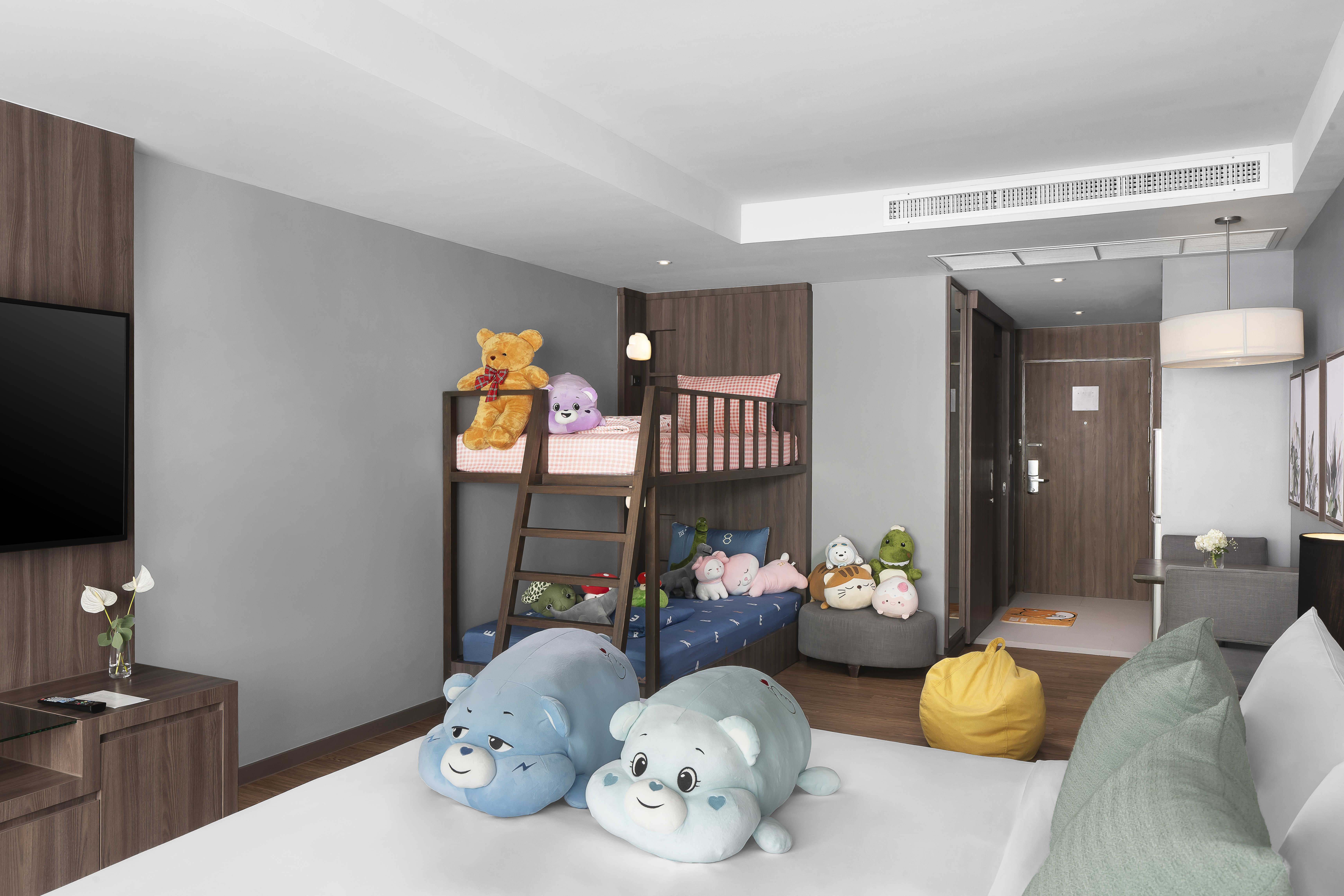 Studio King Size Bed