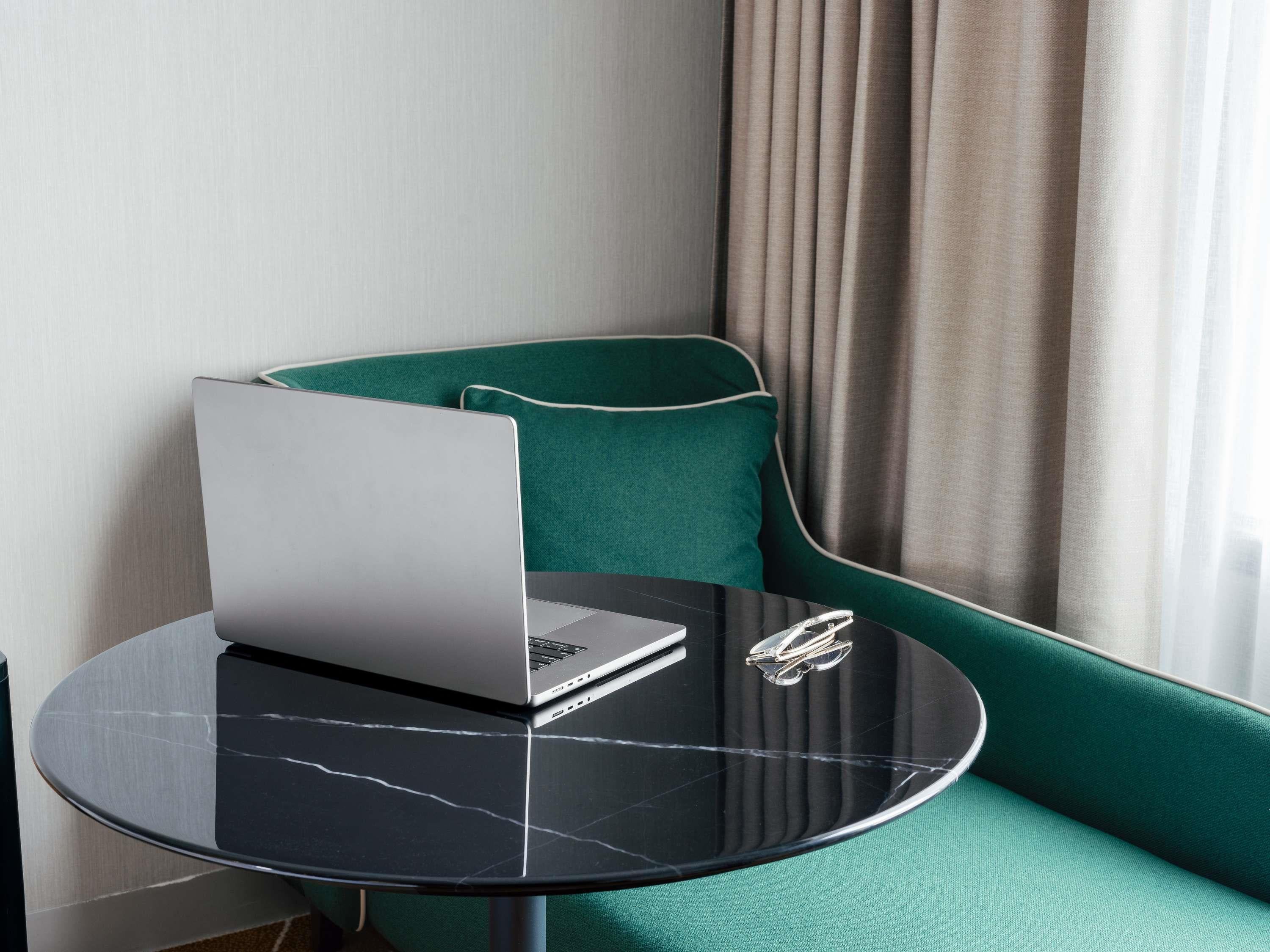 Studio Premium King Bed