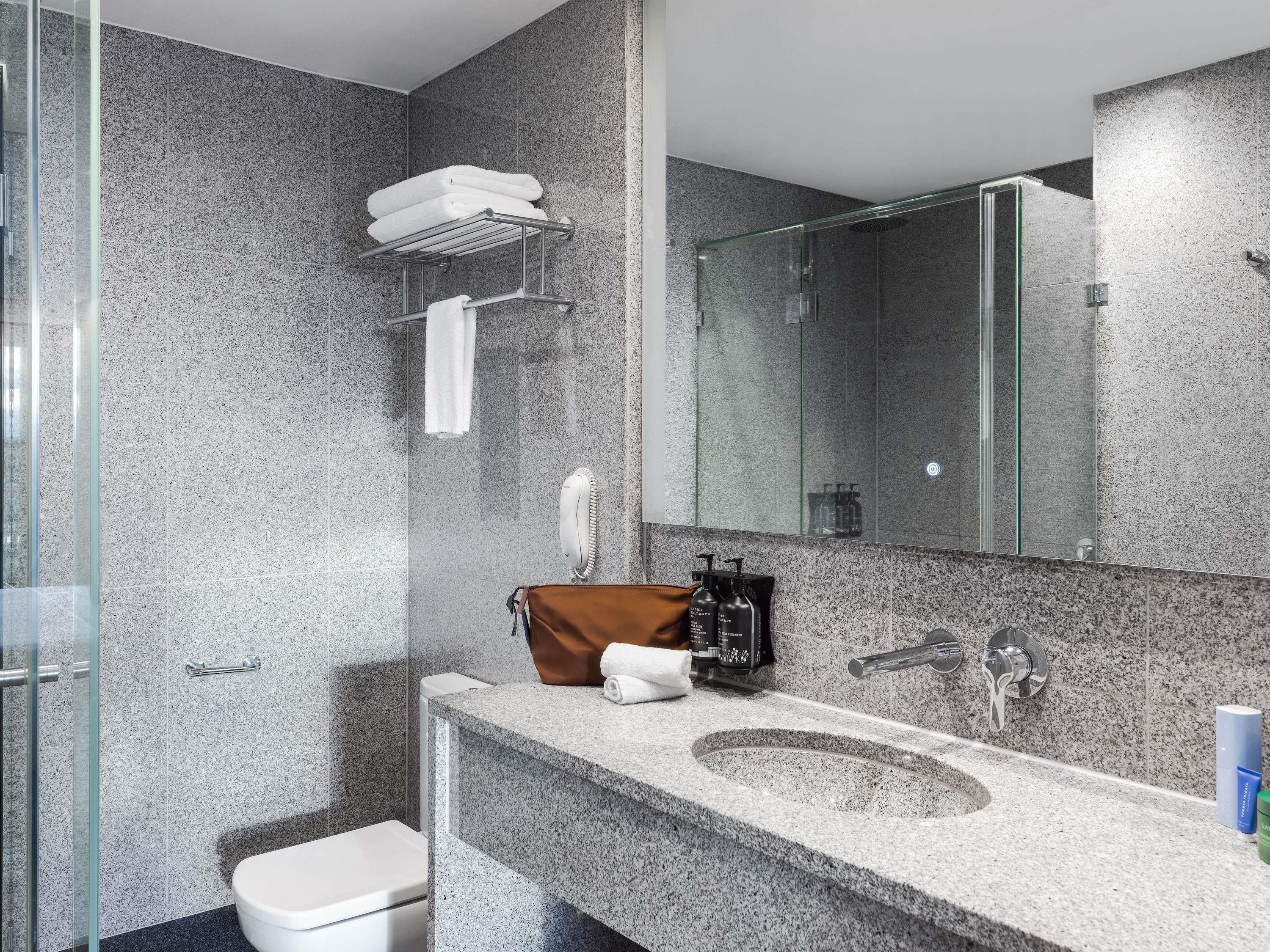 Studio Premium King Bed