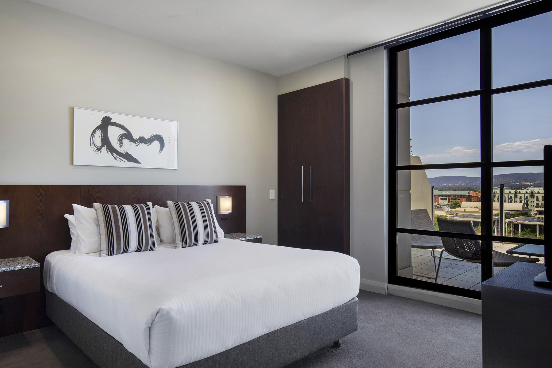 Suite Queen Size Bed