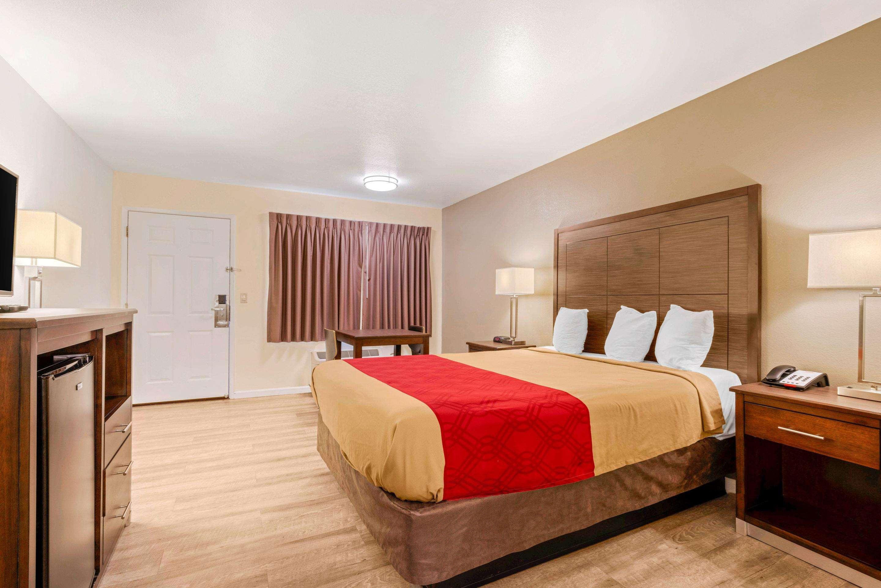 Double Queen Bed Non Smoking