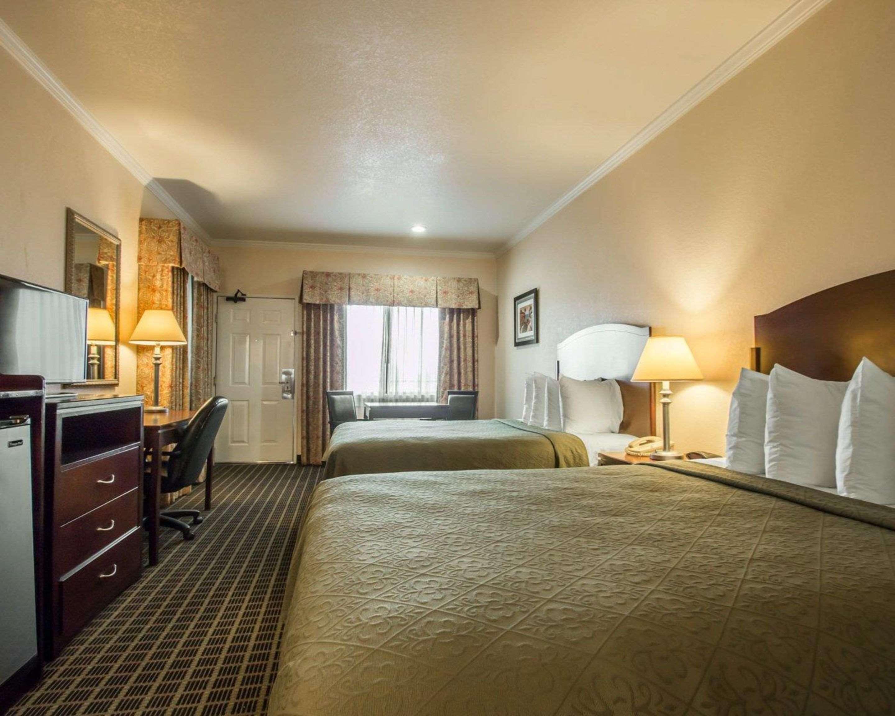 Quadruple Two Queen Beds Non Smoking