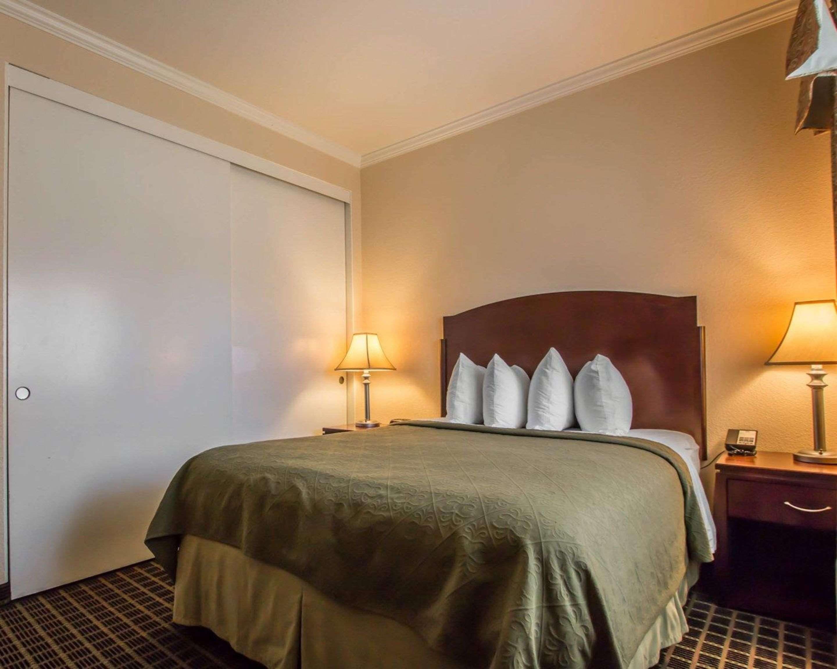 Double Queen Bed Non Smoking