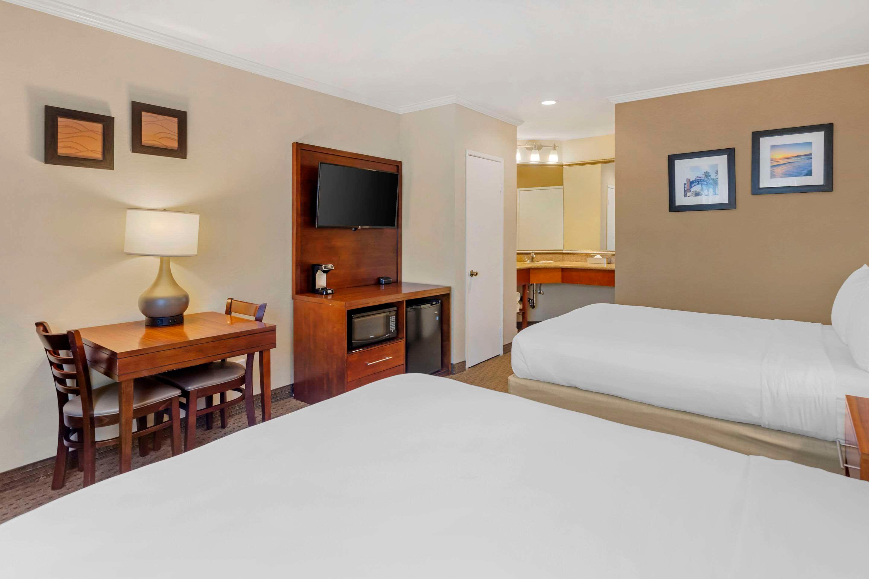 Double Two Queen Beds Non Smoking