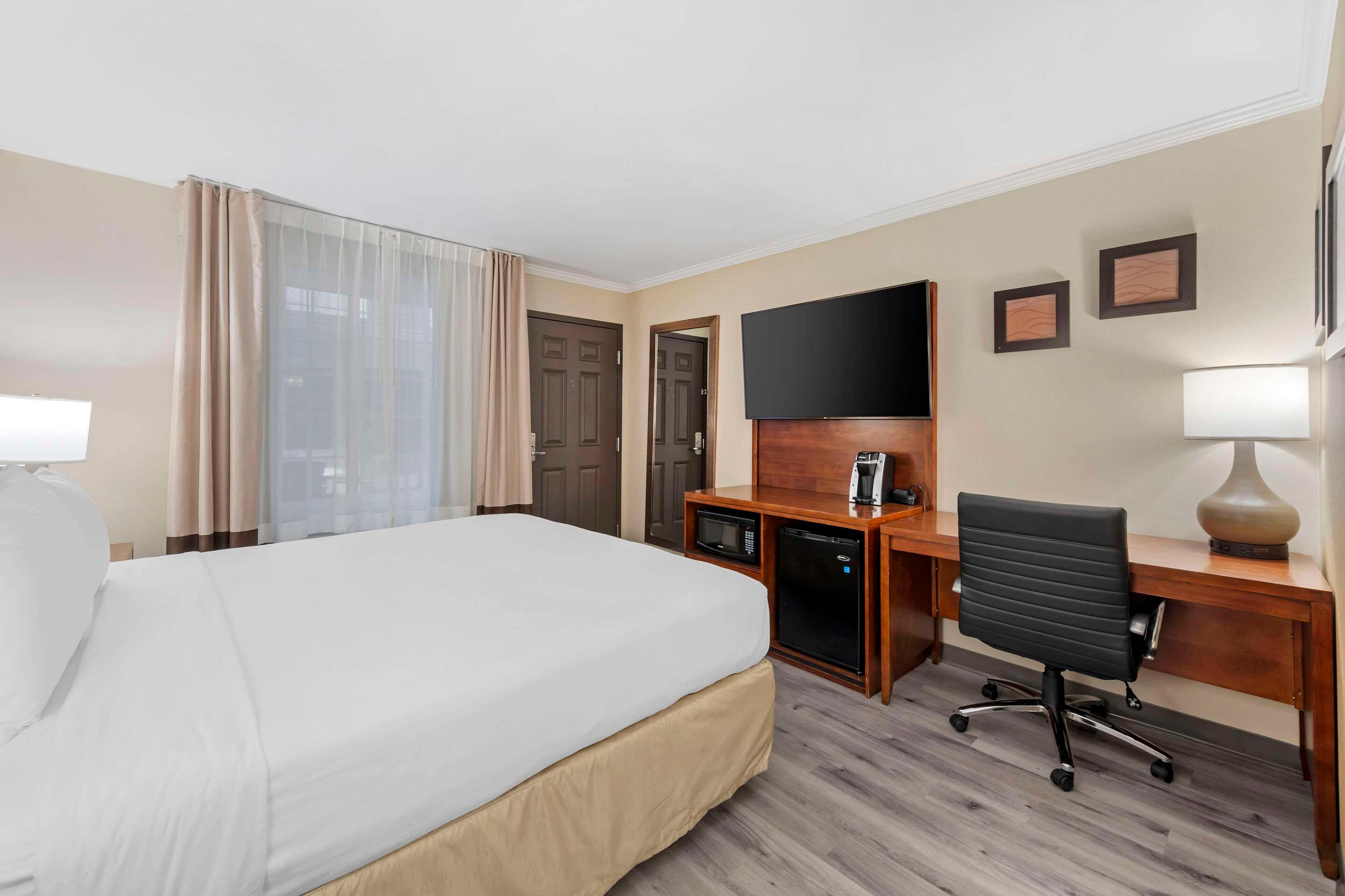 Double Queen Bed Non Smoking