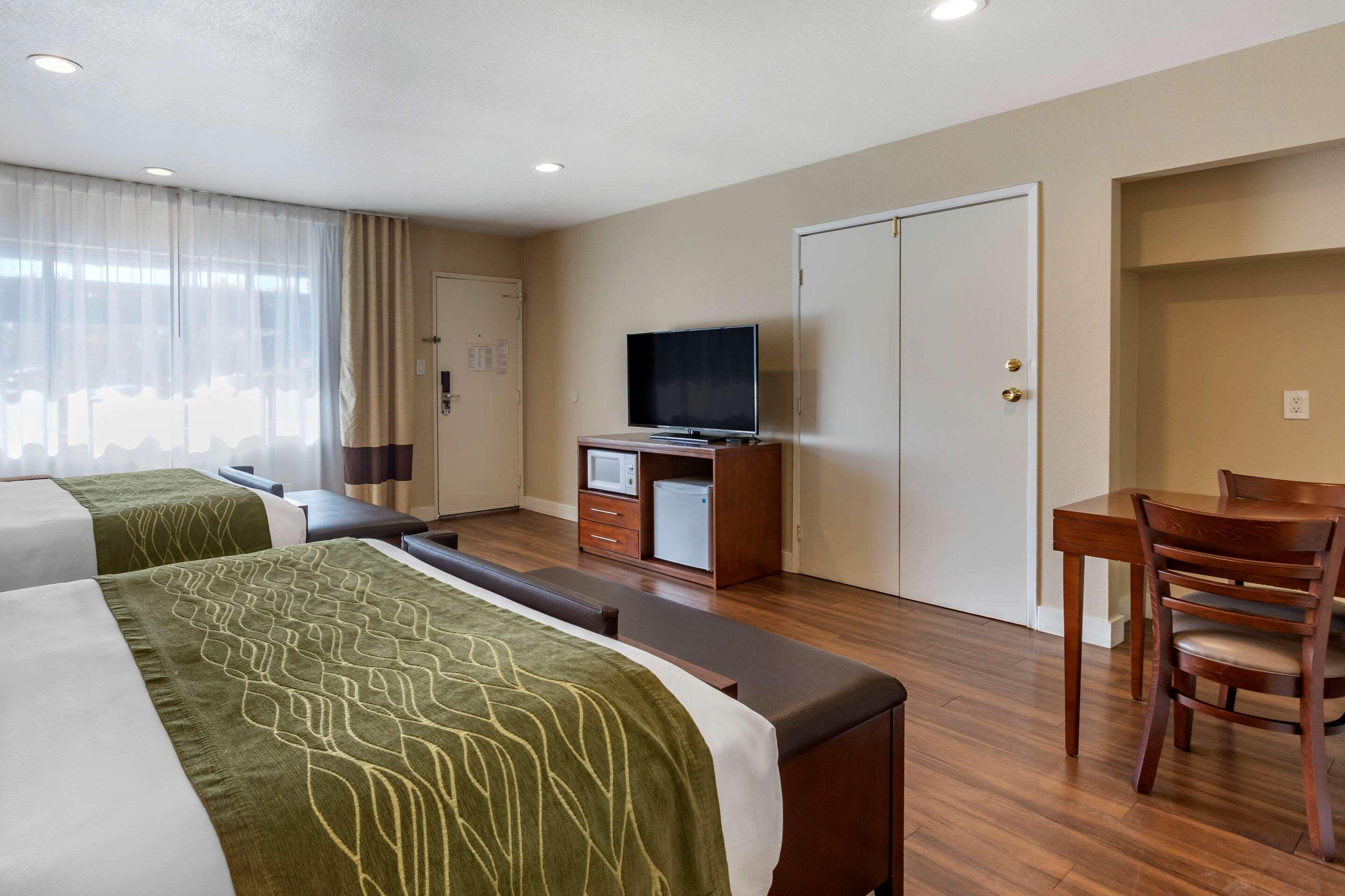 Double Two Queen Beds Non Smoking