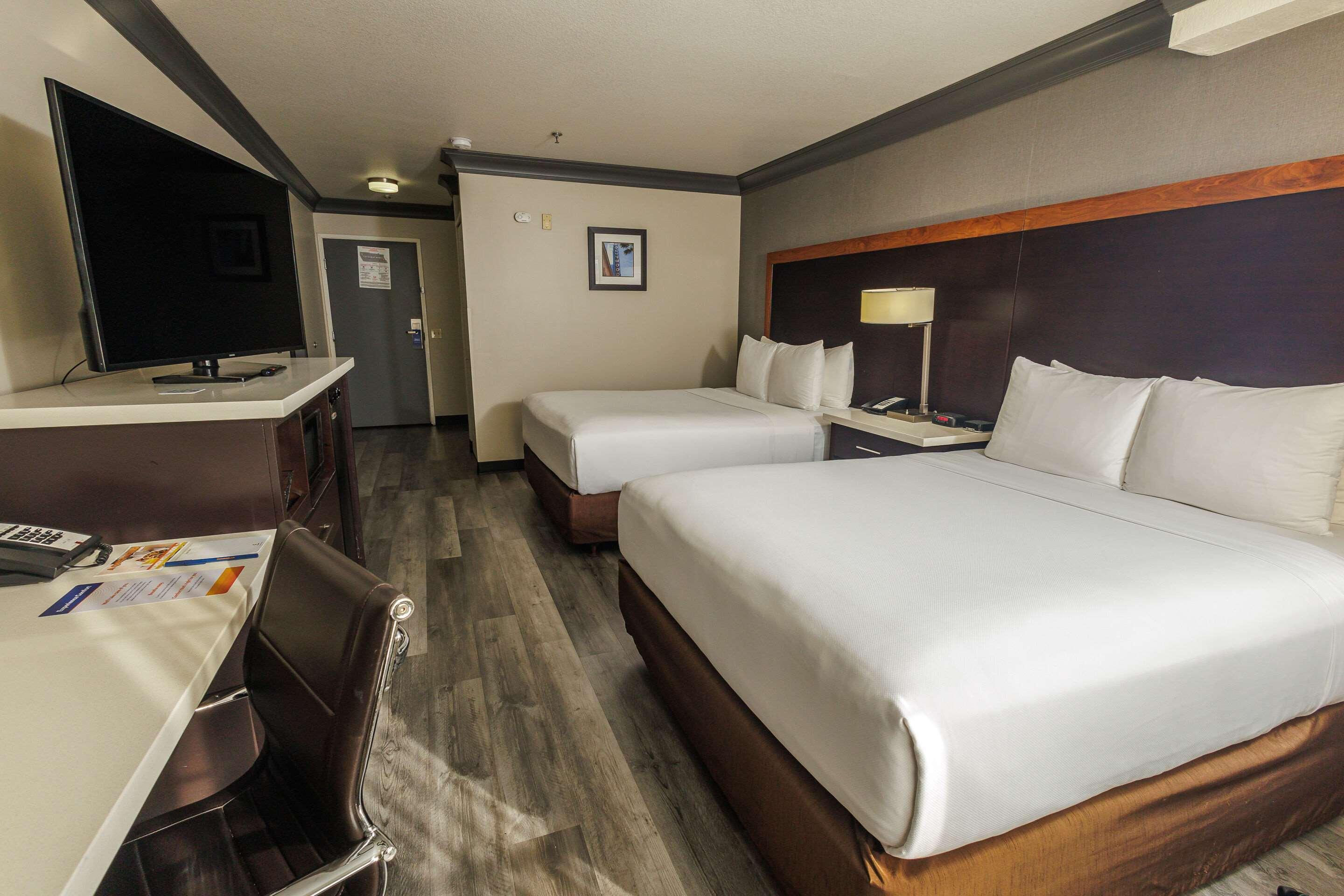 Double Two Queen Beds Non Smoking