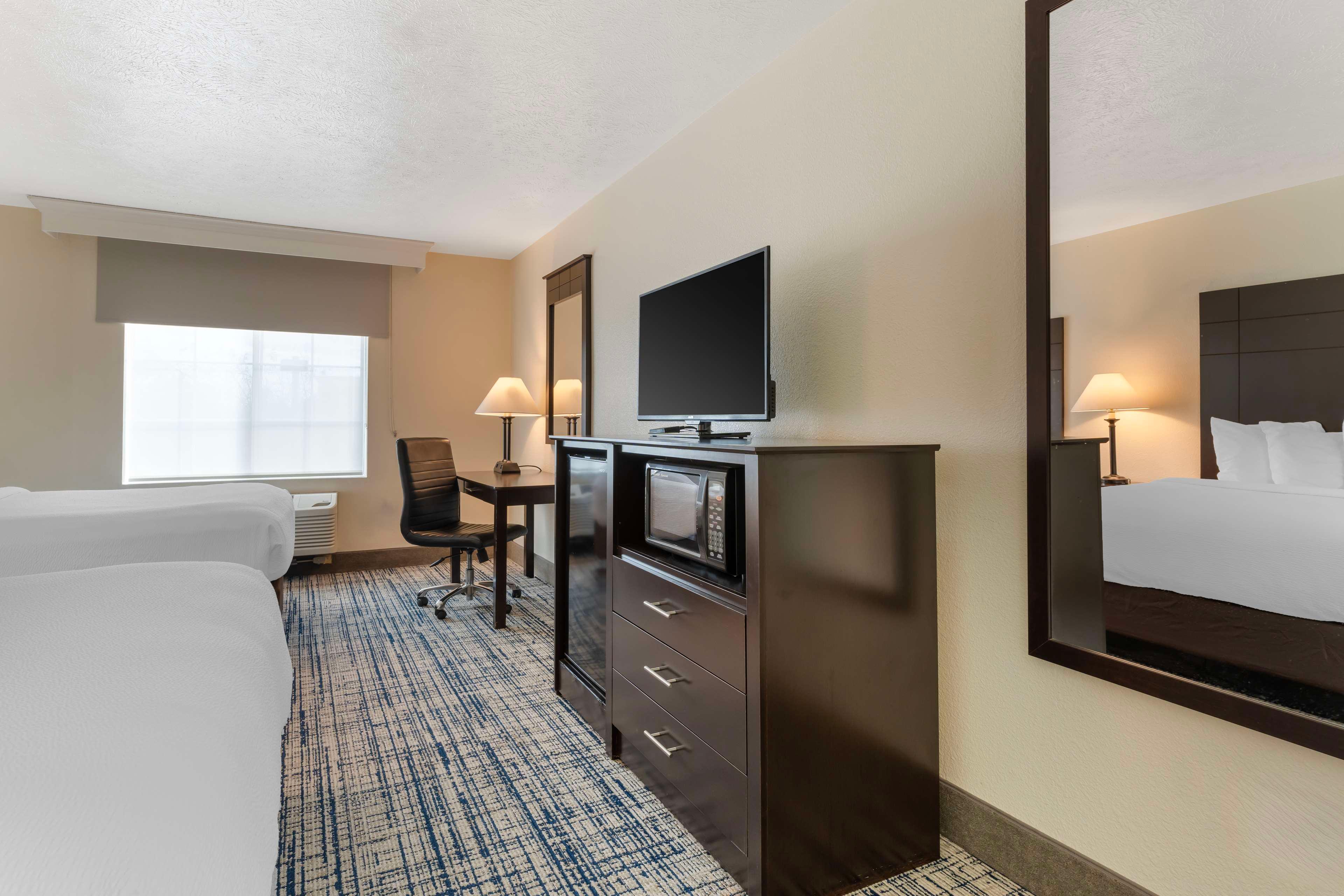 Suite Two Queen Beds Non Smoking