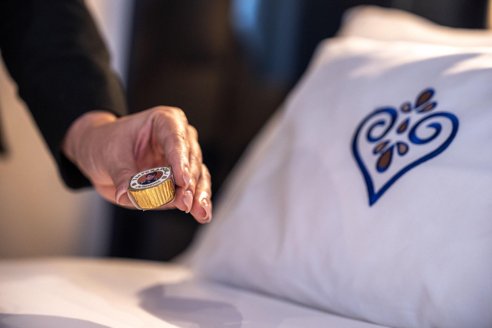 Family Room Queen Size Bed