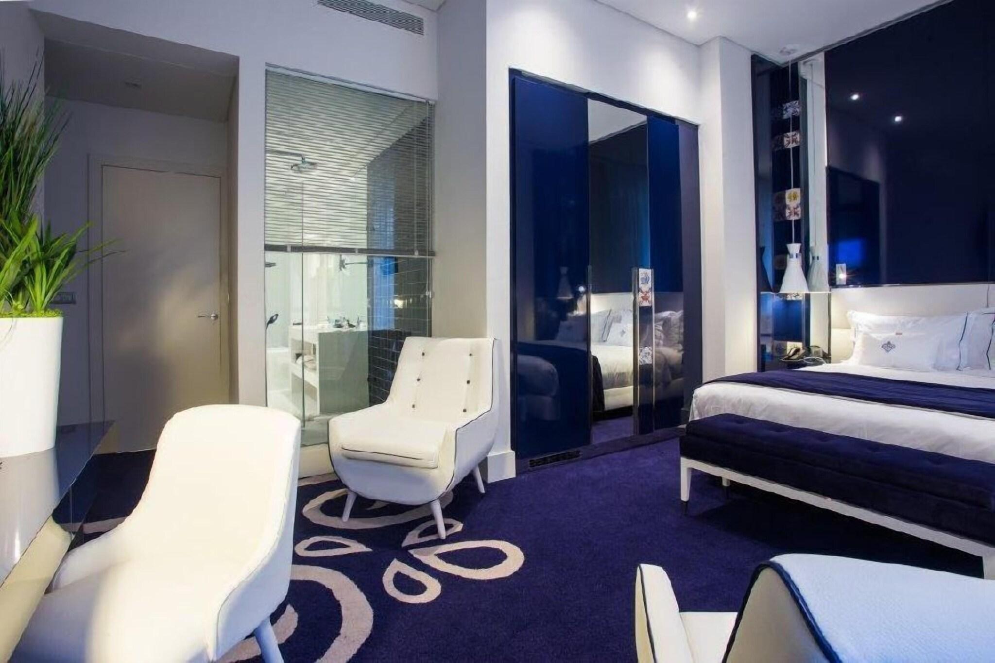 Family Room Queen Size Bed