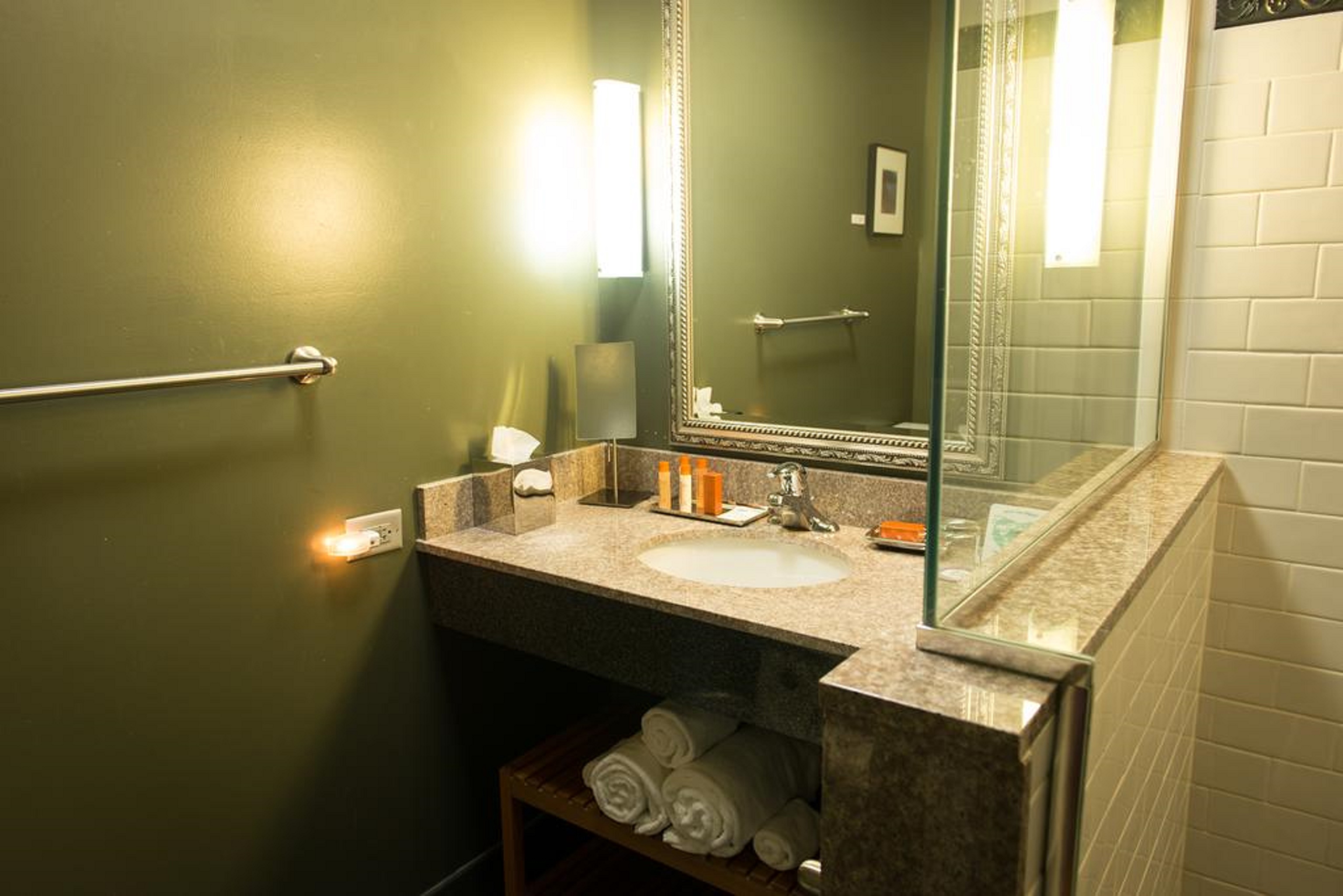 Studio Queen Size Bed