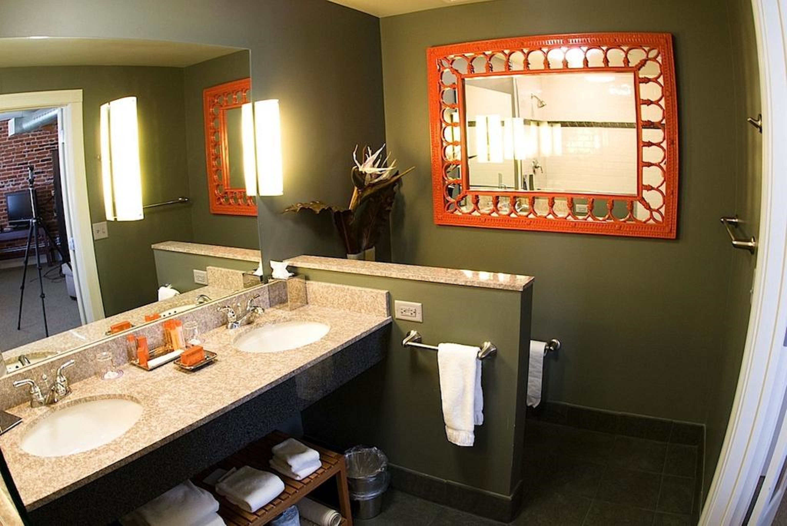 Double Deluxe King Bed