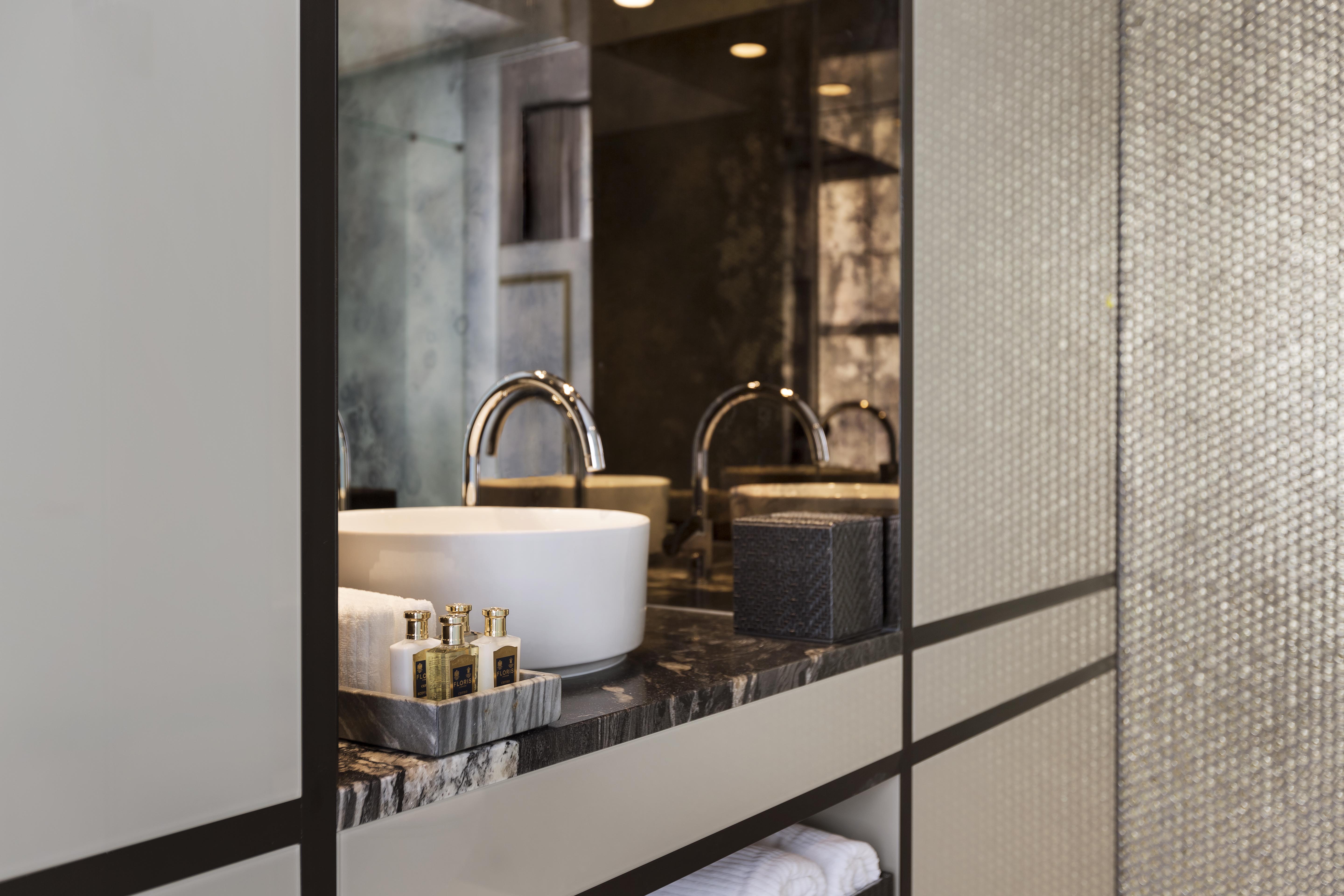 Junior Suite King Size Bed