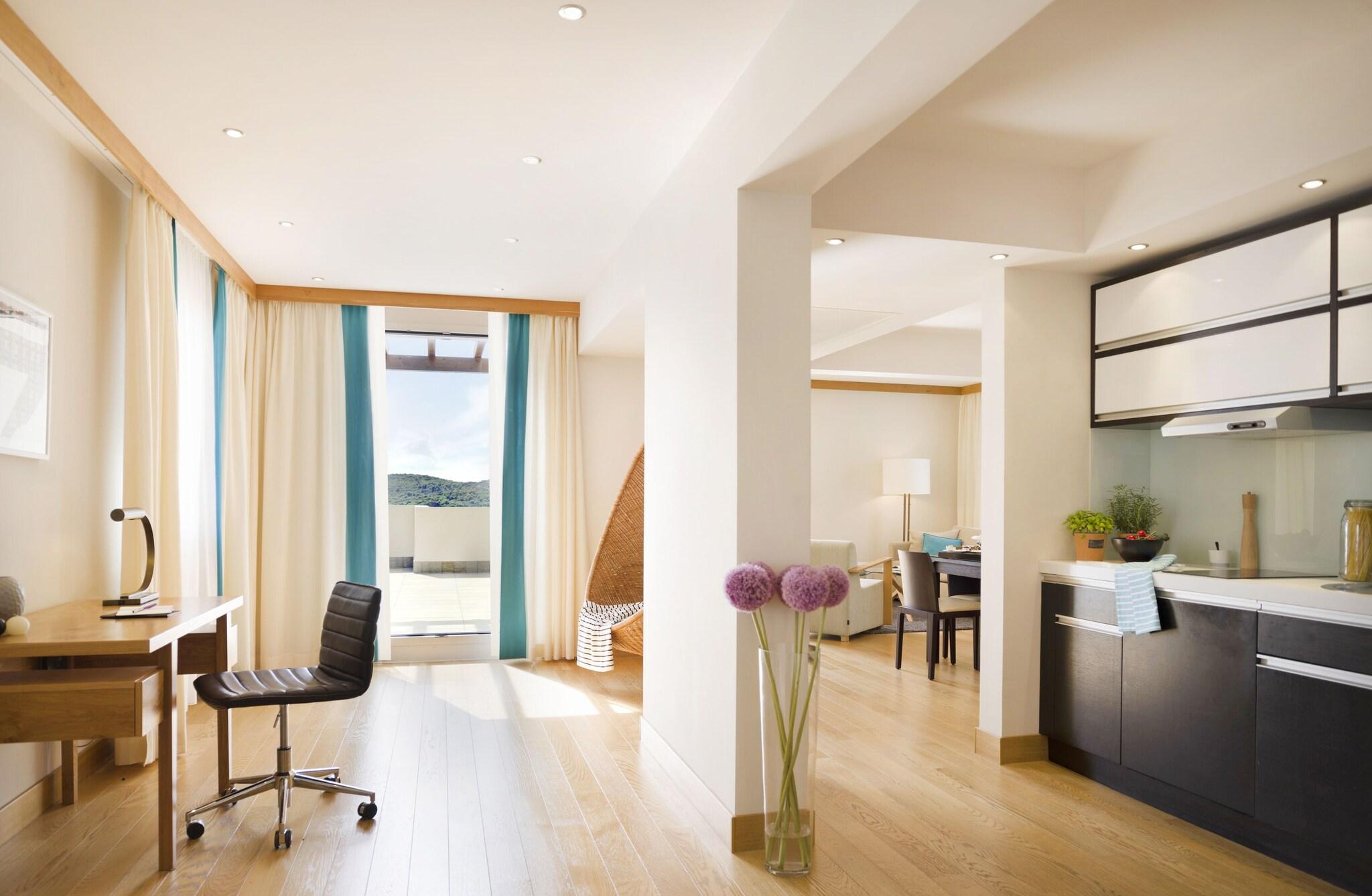 Apartment Three Bedrooms with Views