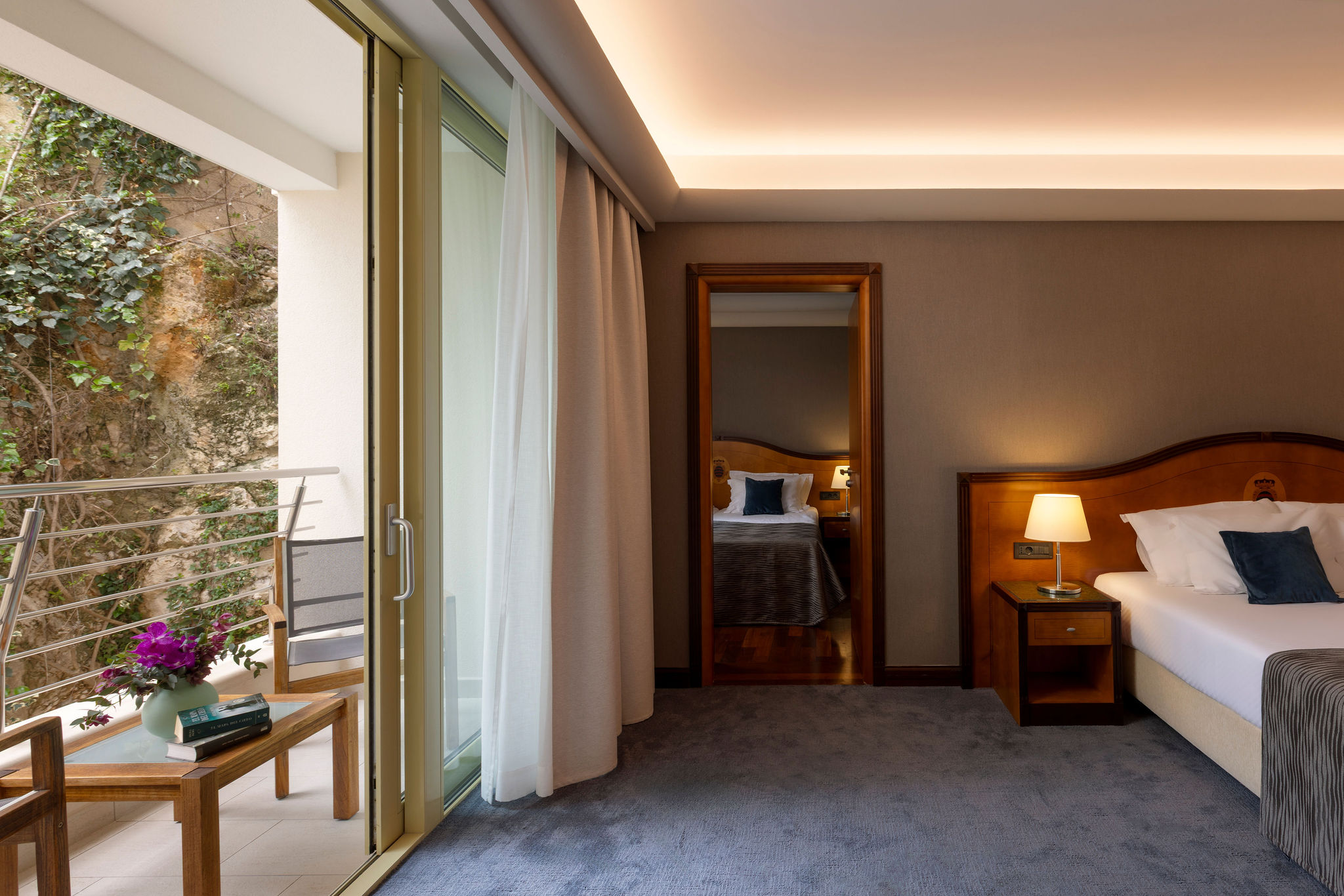 Room Connecting Room