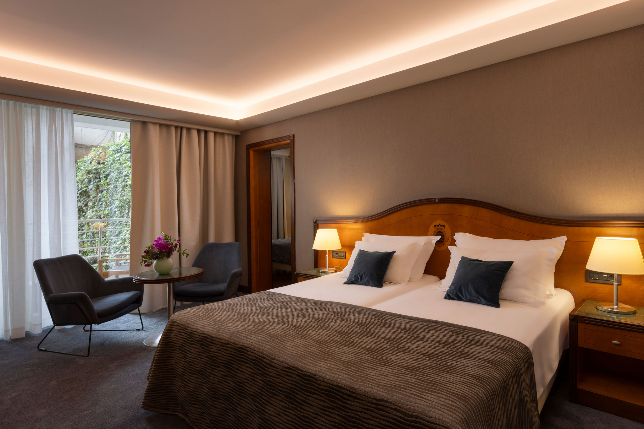 Room Connecting Room