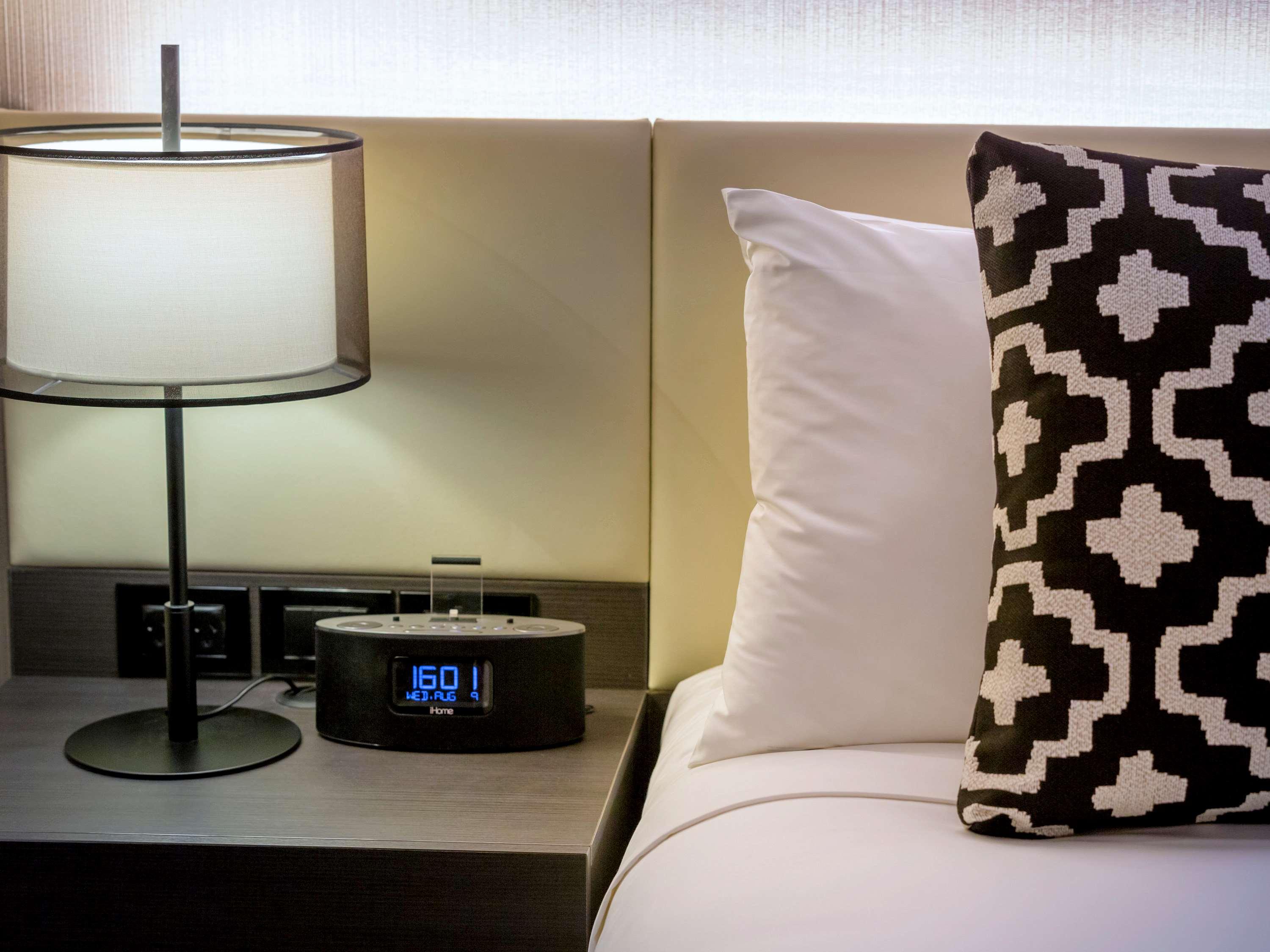 Double Classic Queen Bed