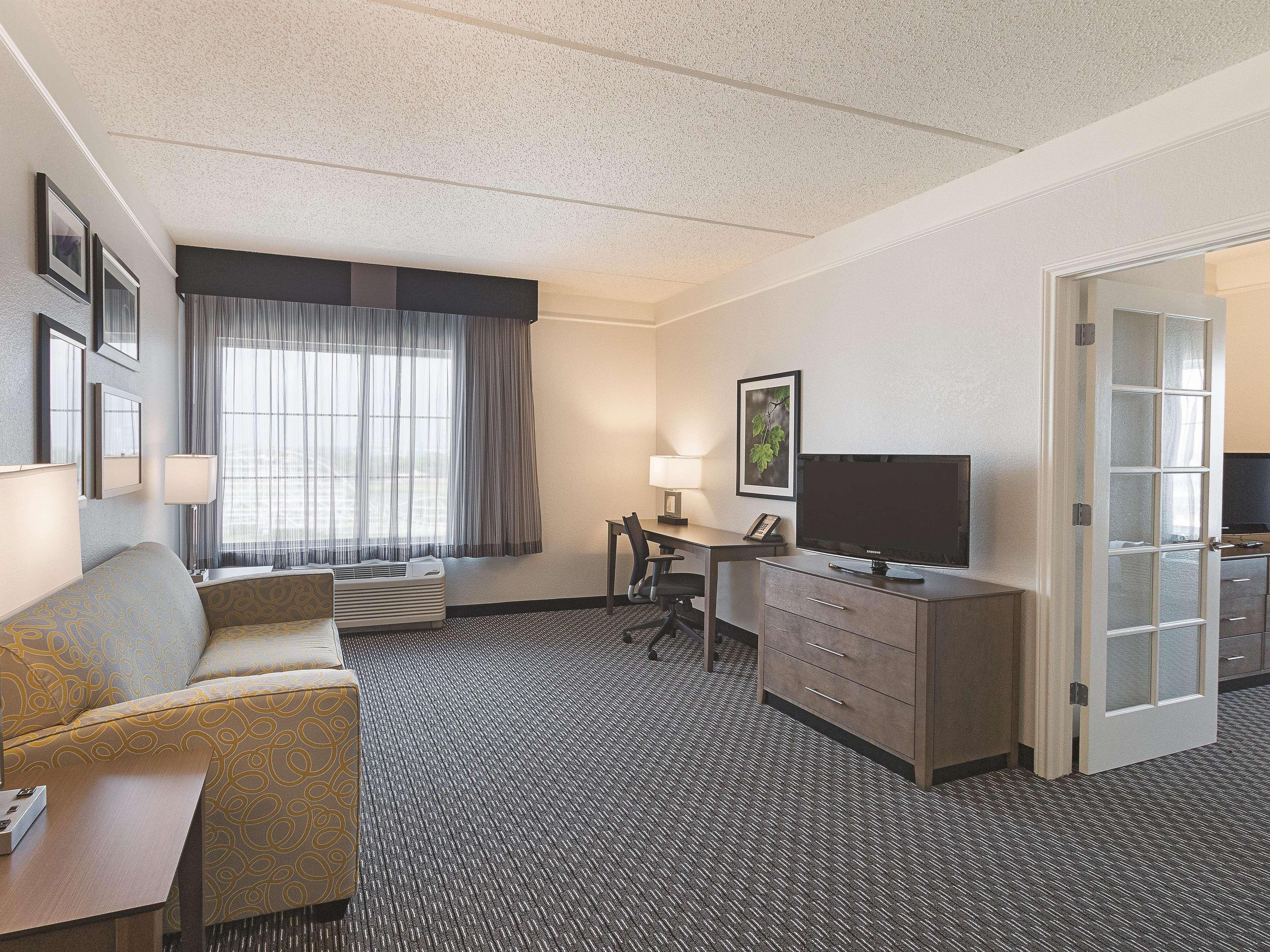 Suite Deluxe King Bed