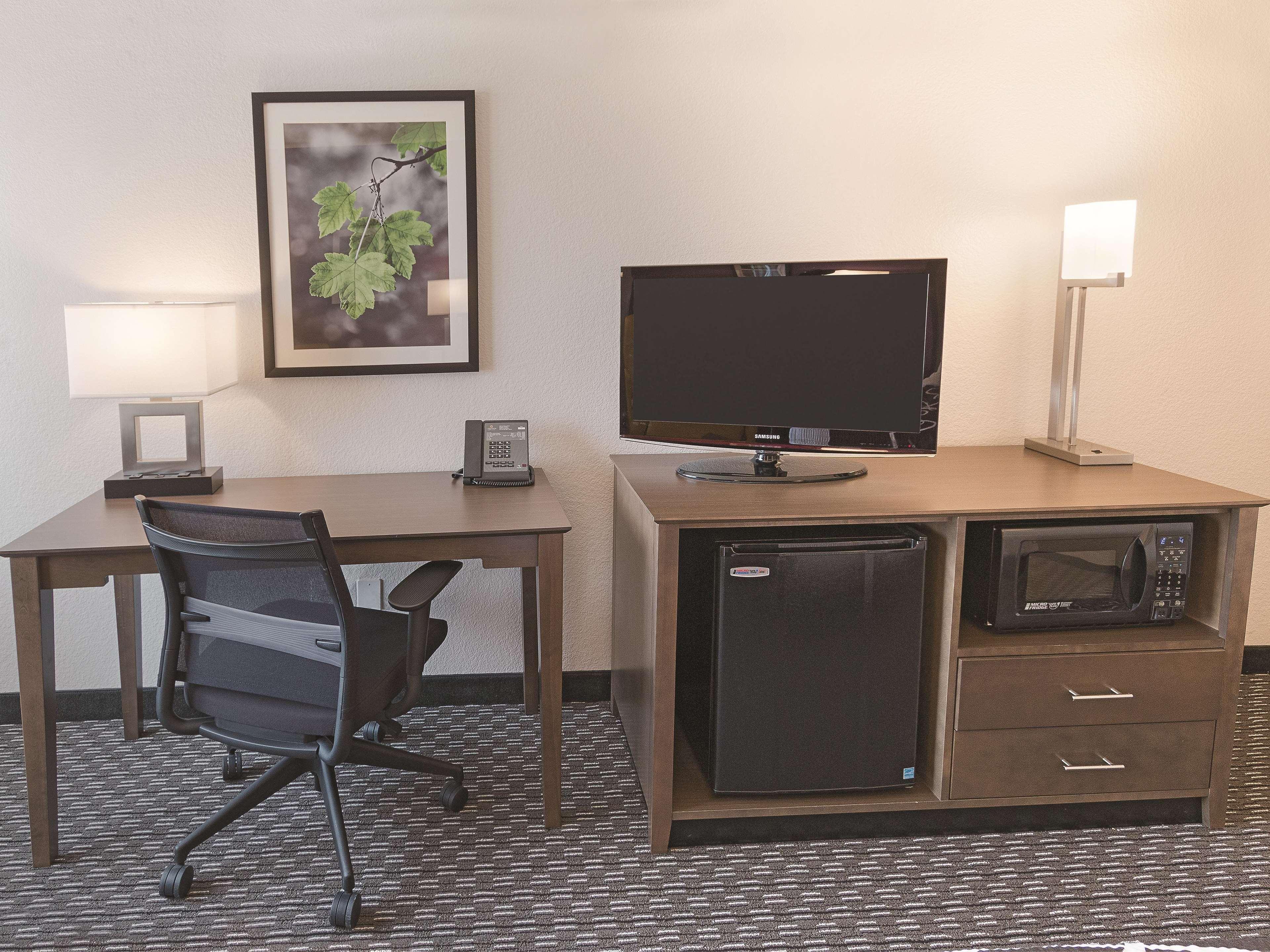 Room Pool View King Bed