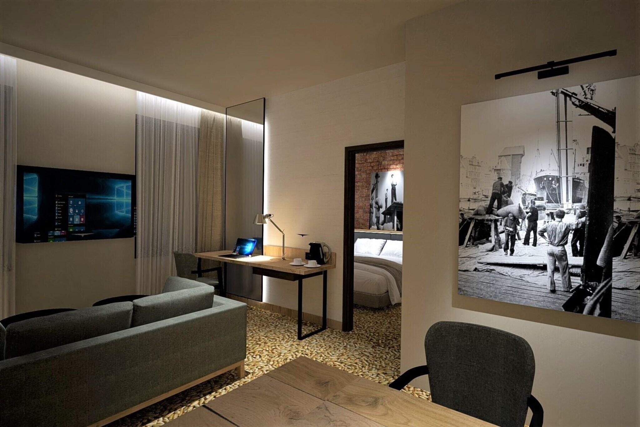 Apartment Queen Size Bed