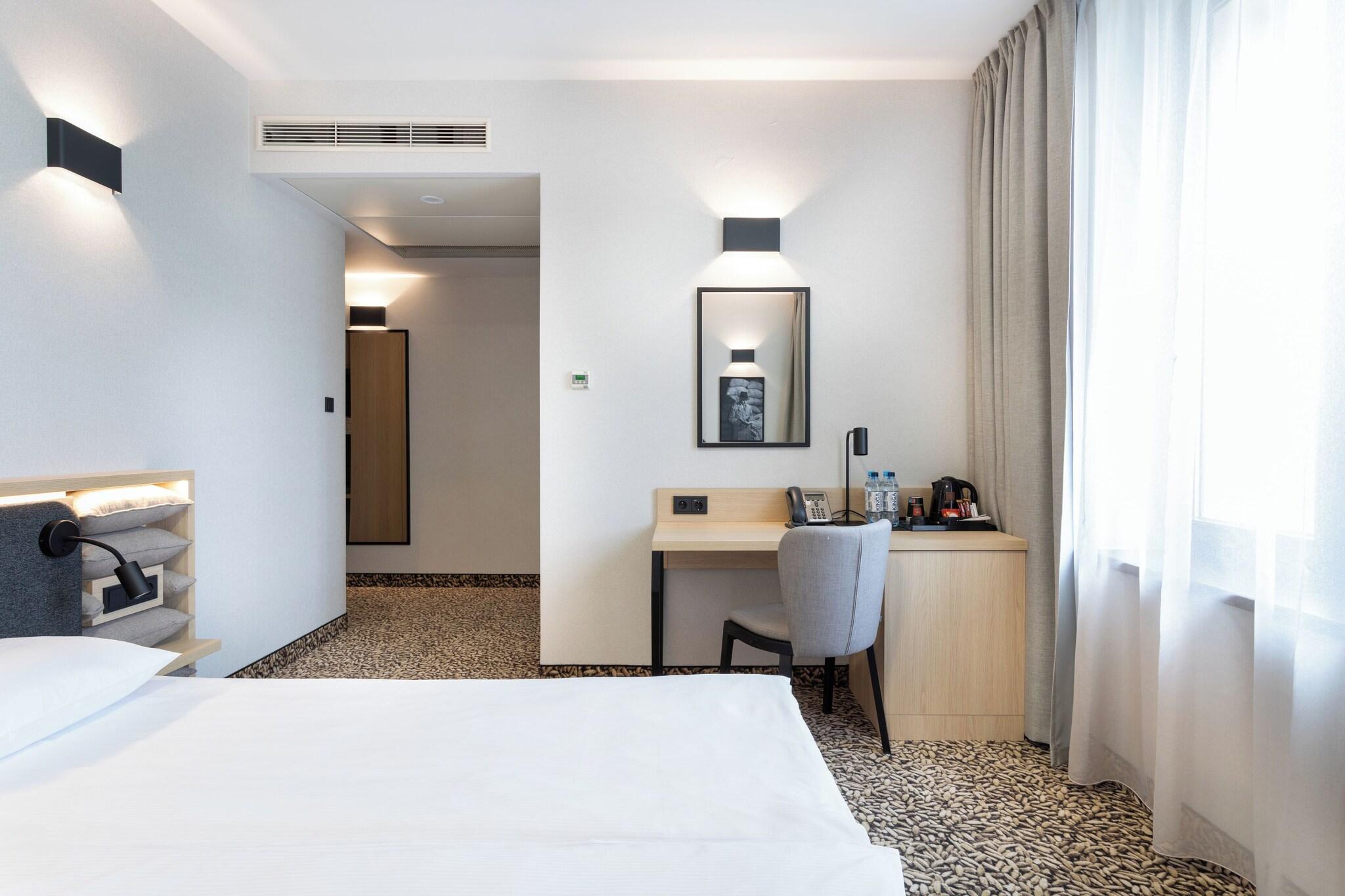 Family Room Queen Size Bed