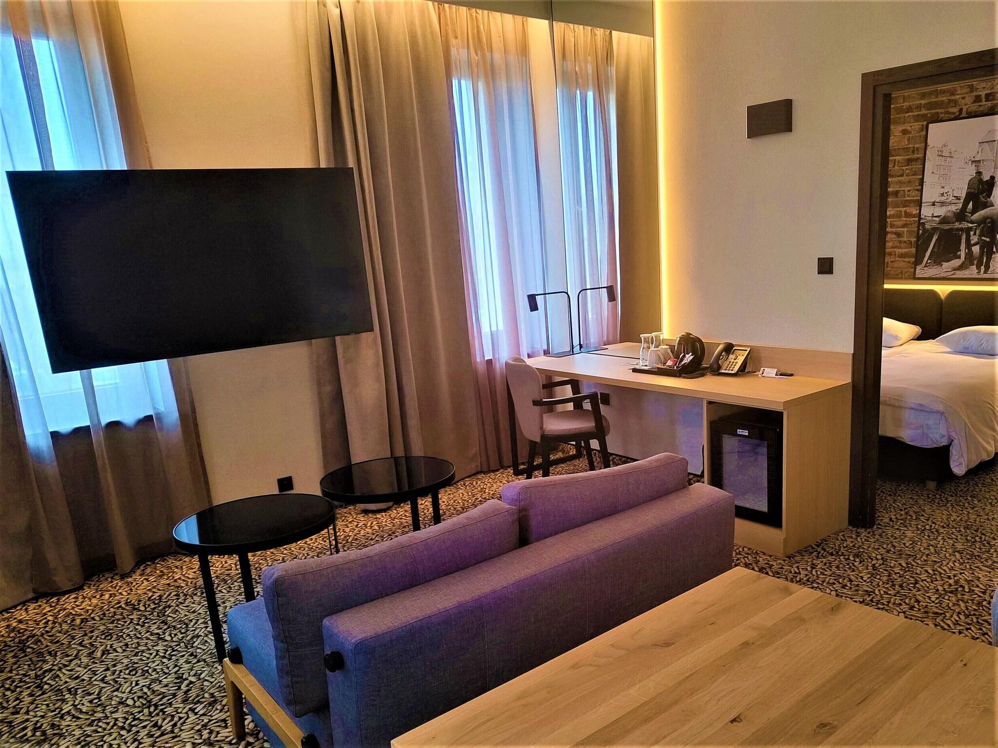 Apartment Queen Size Bed