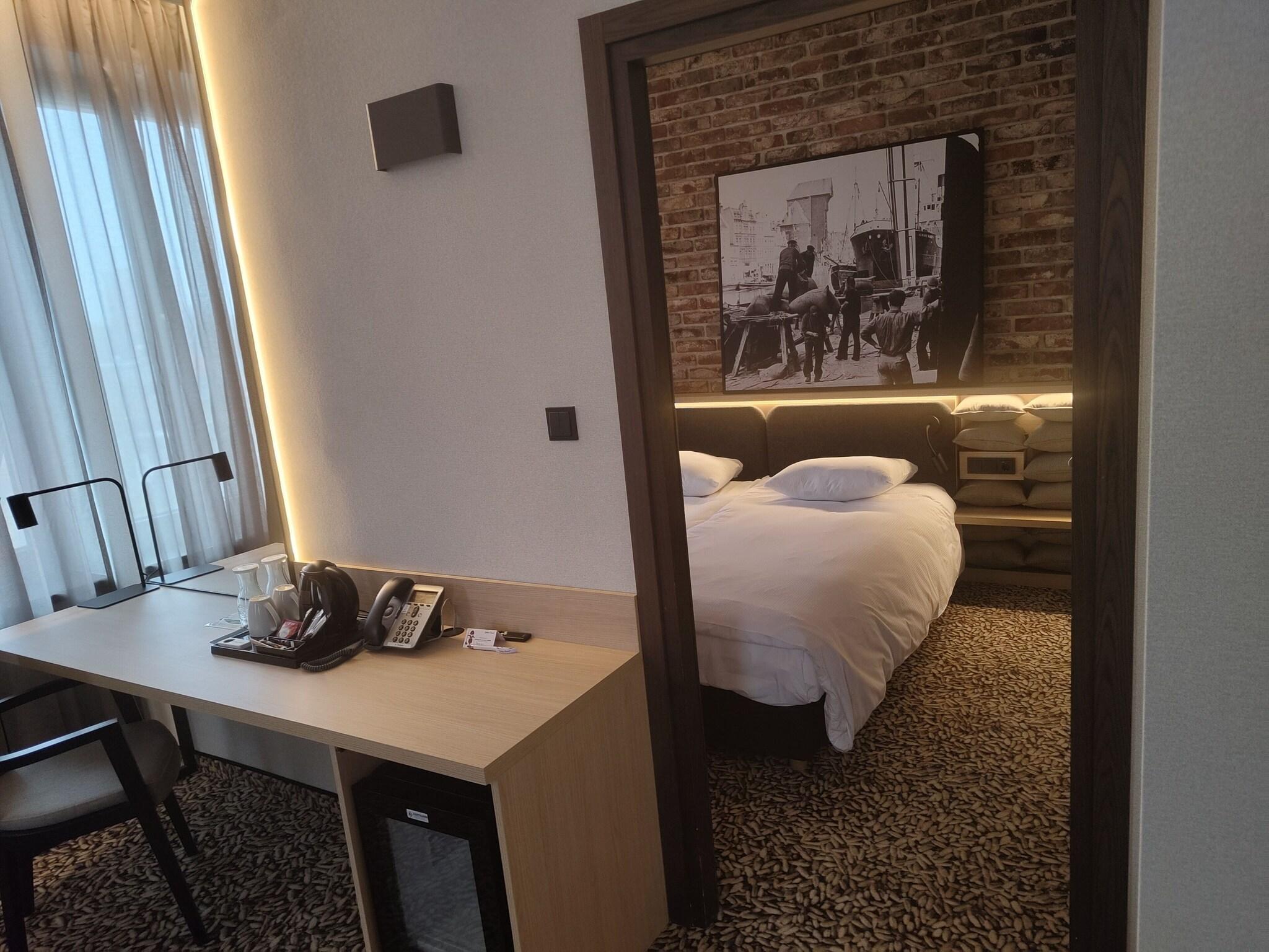 Apartment Queen Size Bed