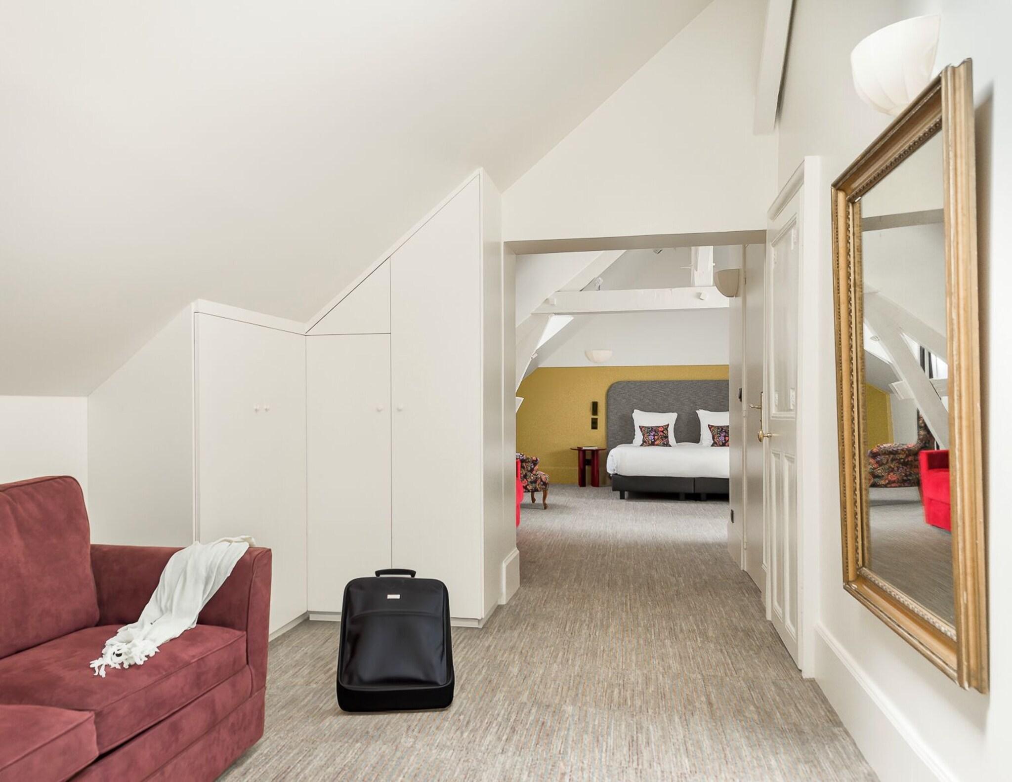 Double or Twin with Double Bed