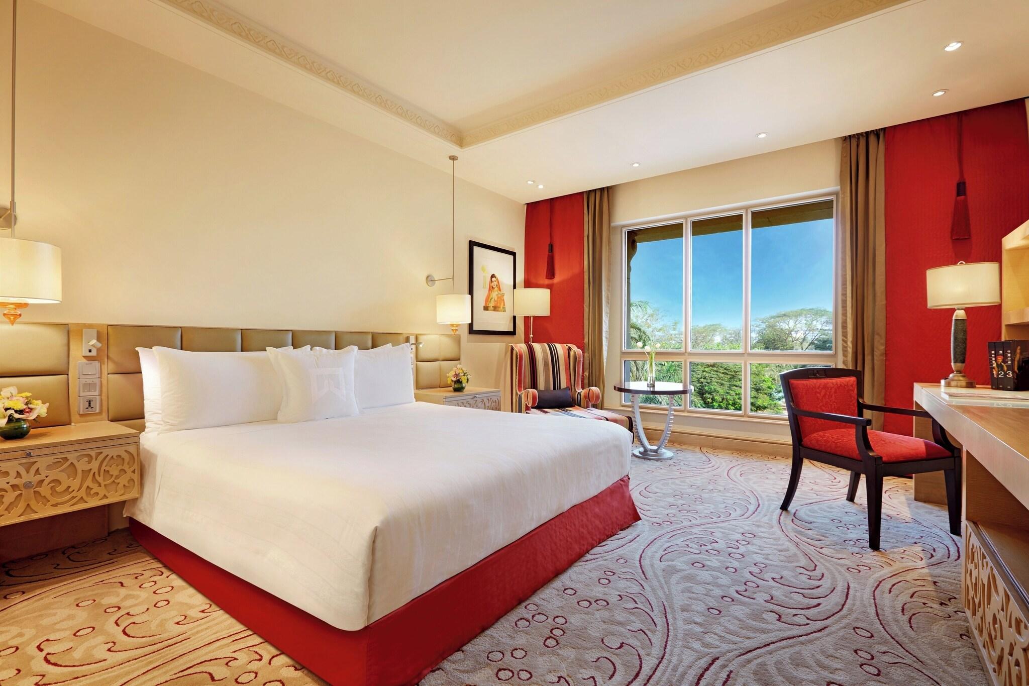 House City View King Bed