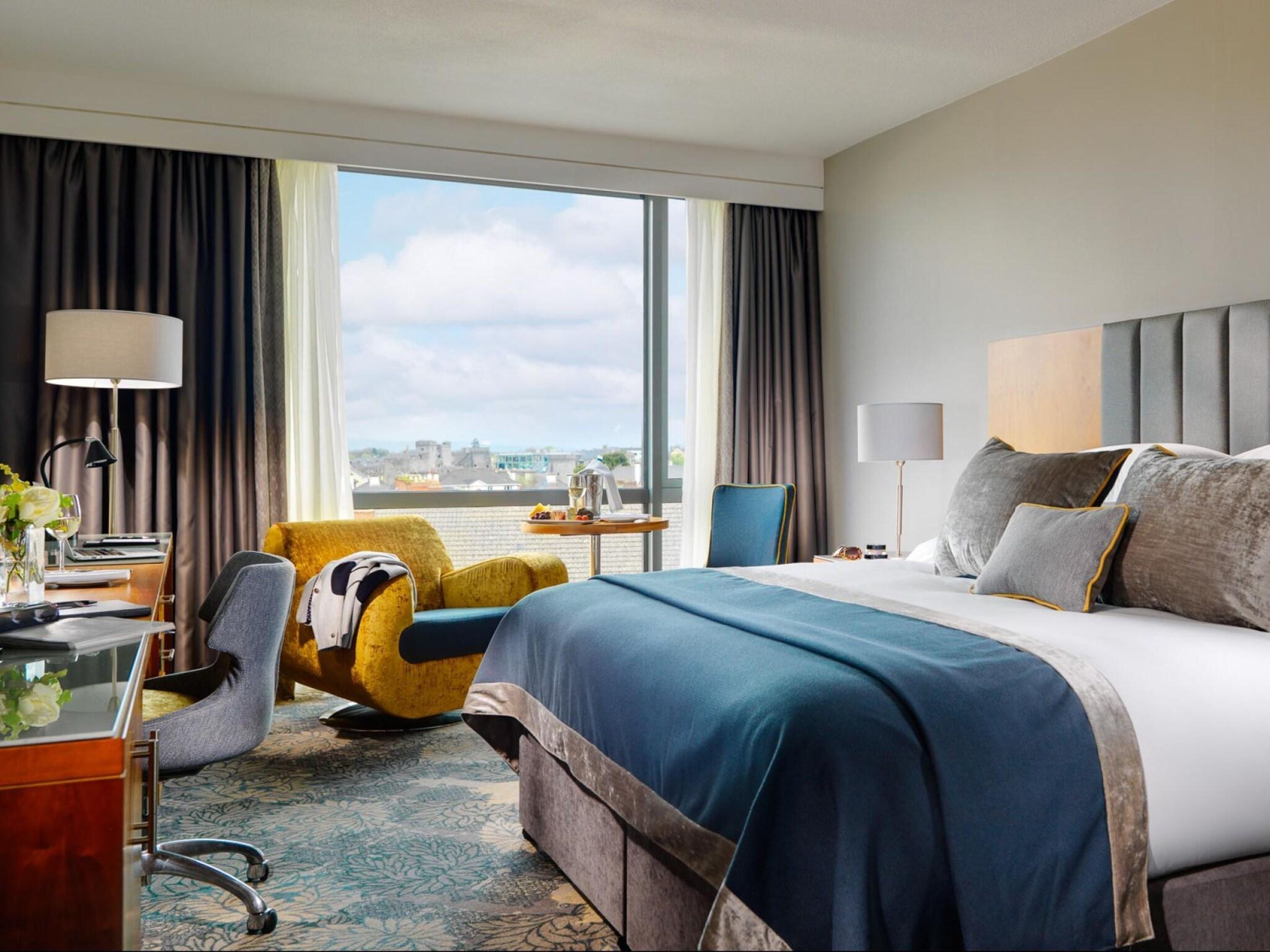 Double Superior King Bed