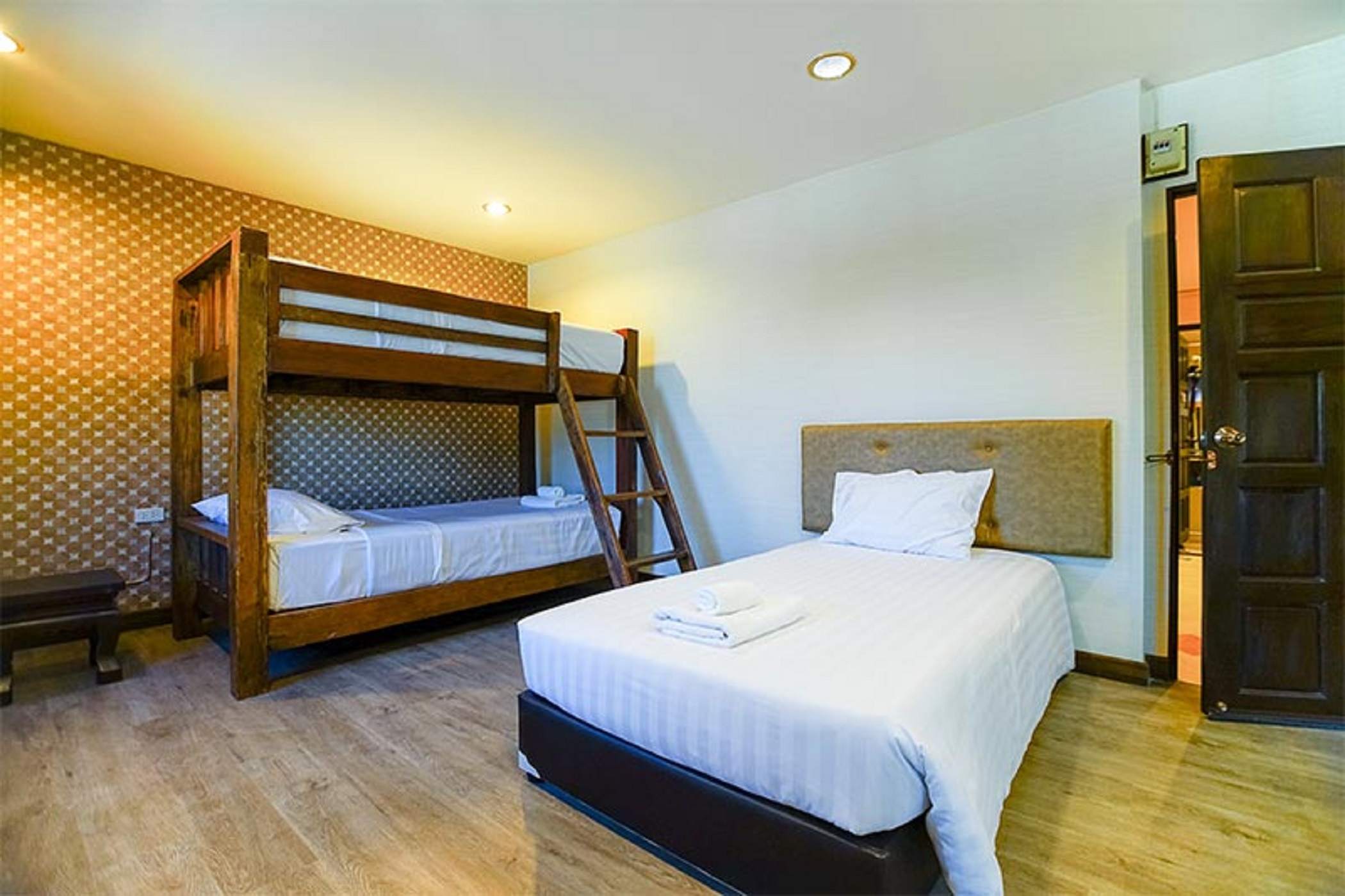 Family Room Capacity 5