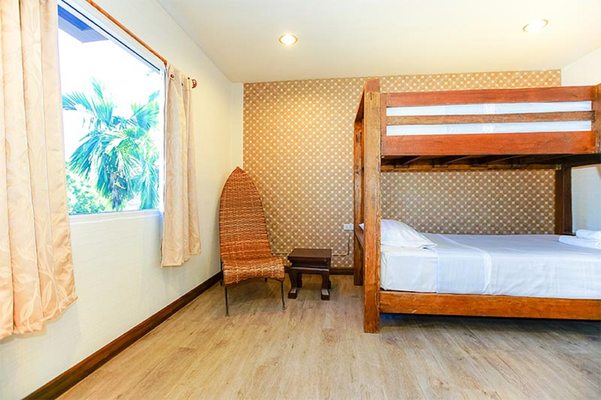 Family Room Capacity 5