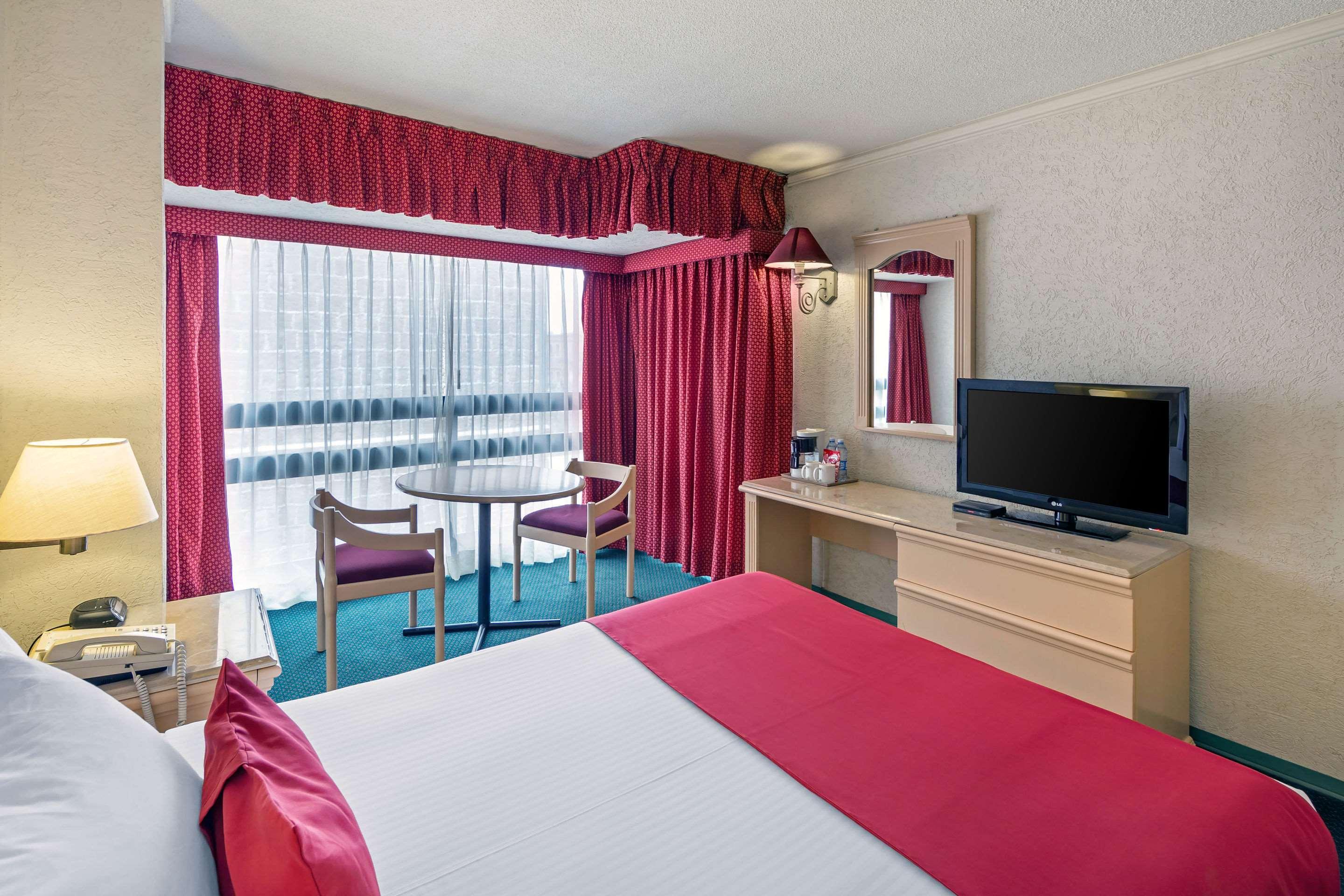 Double Queen Size Bed